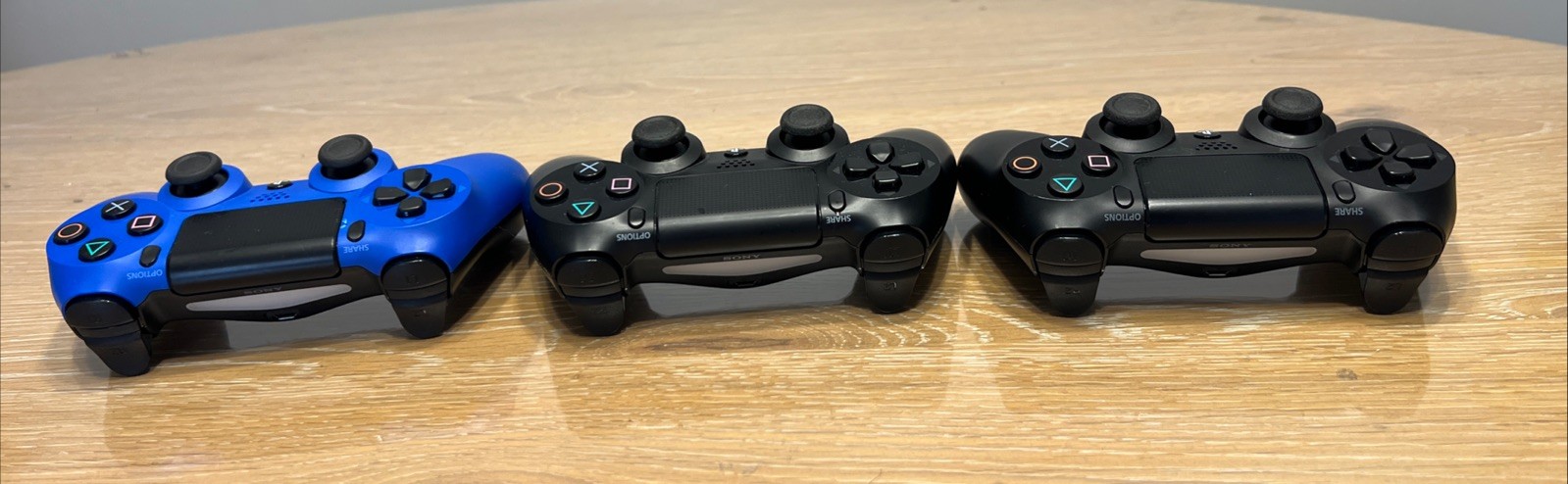 PlayStation PS4 DARTH VADER STAR WARS + 3 Controllers + Cables (No HDMI Output)