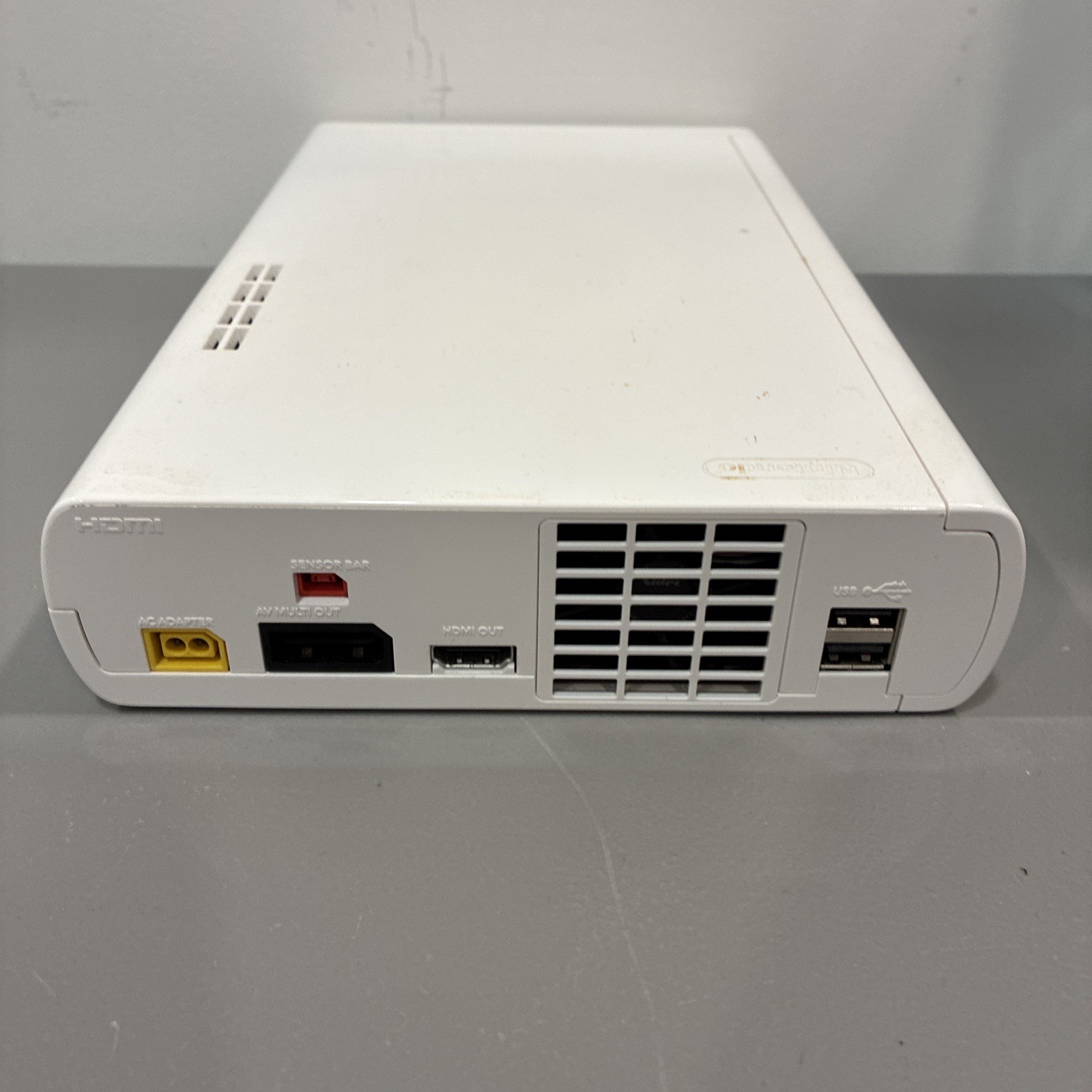 Nintendo Wii U 8GB White Console WUP-001(02) Powers On No Video For Parts