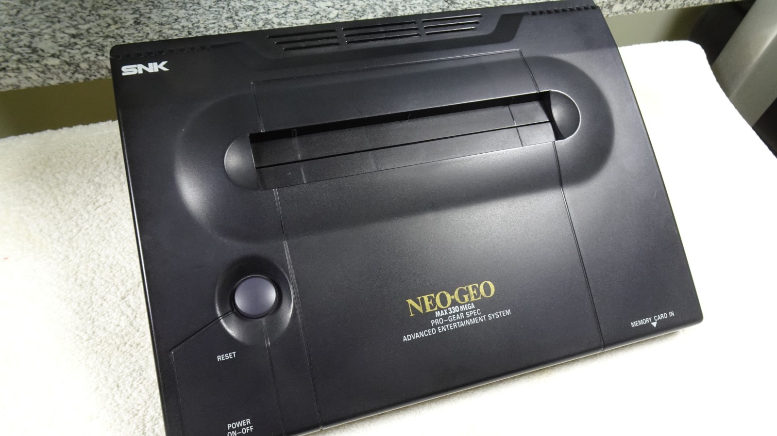 SNK Neo Geo Gold AES System (LN/CIB) RARE US Version *** Bonus Items ***