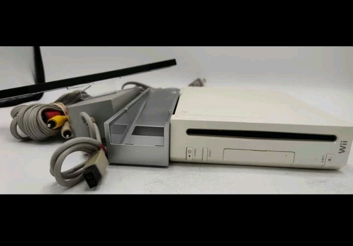 Nintendo Wii Console Bundle w/ 2 Remotes + 50 Games + HDMI Adapter VGC! Tested!