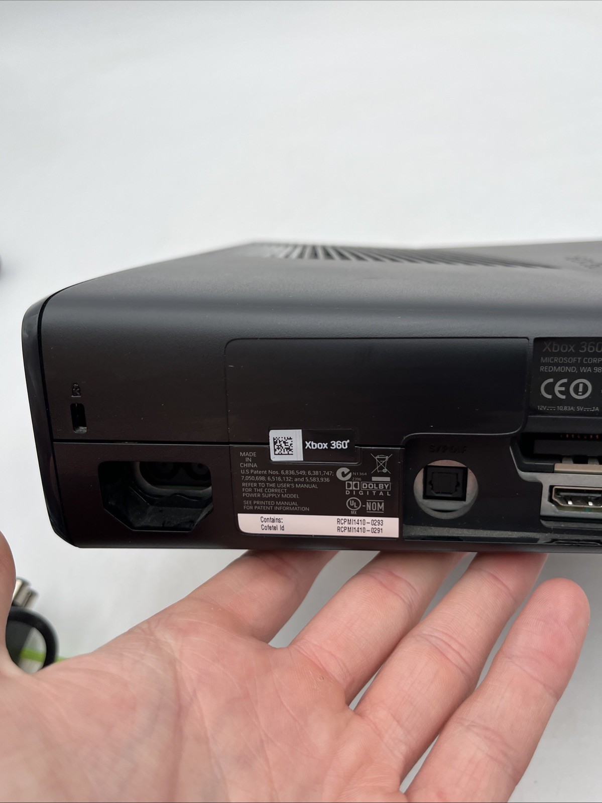 Xbox 360 S Slim Bundle 1439 Console w 2 Controllers Power AV & Sega Tennis Works