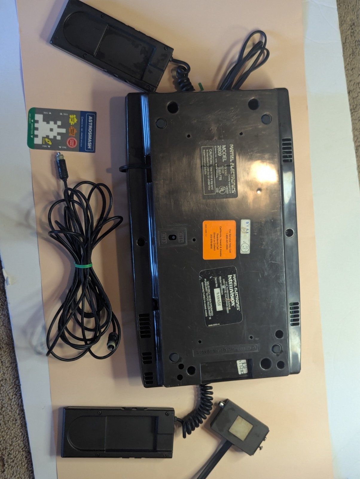 Mattel Intellivision 1979 Console Model 2609 Dual Controller Powers Up