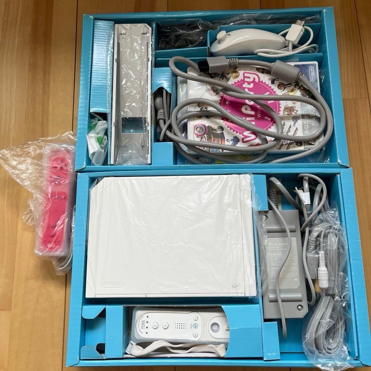 Nintendo Wii console with Wii Party bundle, Nunchuk included, and 3 other games.