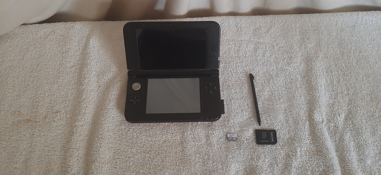 Nintendo 3DS XL (about) 200+ Games – Sold AS-IS (Charger Not Included)