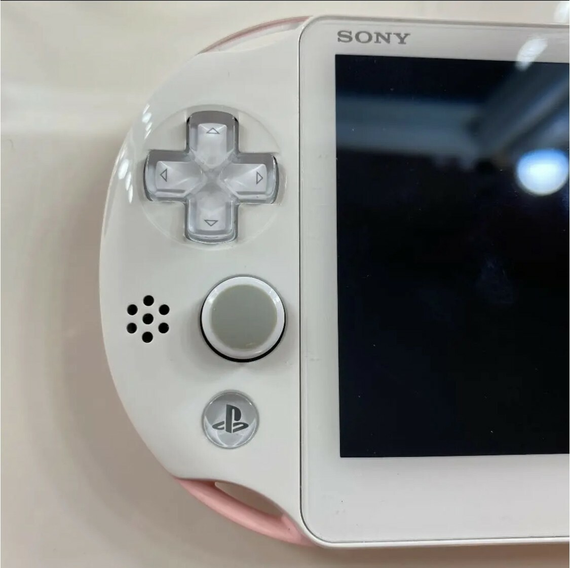 USED PlayStation (R) Vita Wi-Fi model Light pink / white PCH-2000