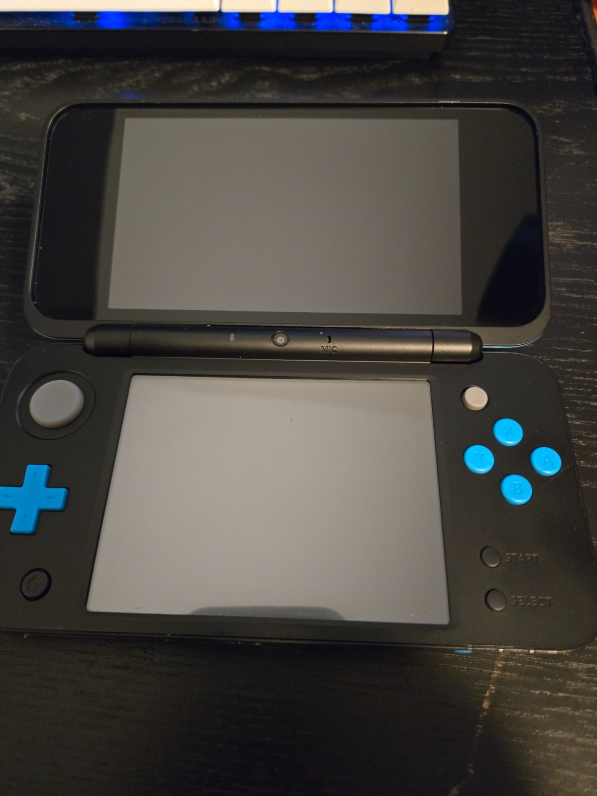 Nintendo 2DS XL Handheld Console, Screens not working but gets power