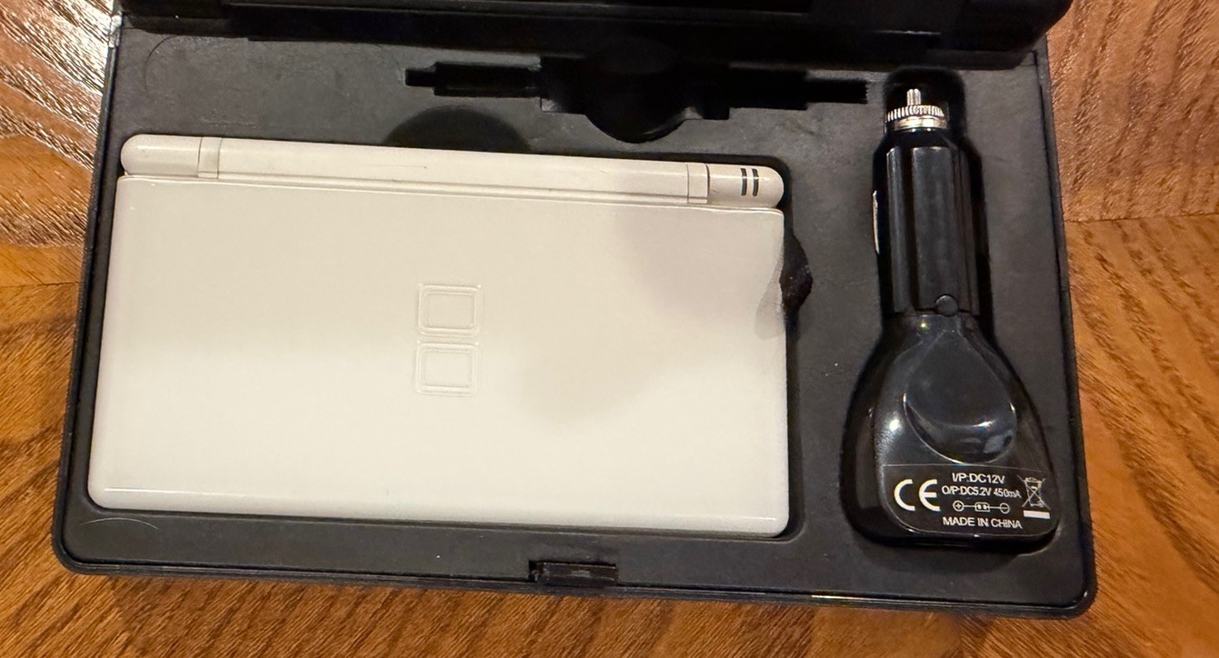Nintendo DS Lite Console USG-001 w/ Hard Case Polar White No Charger Works