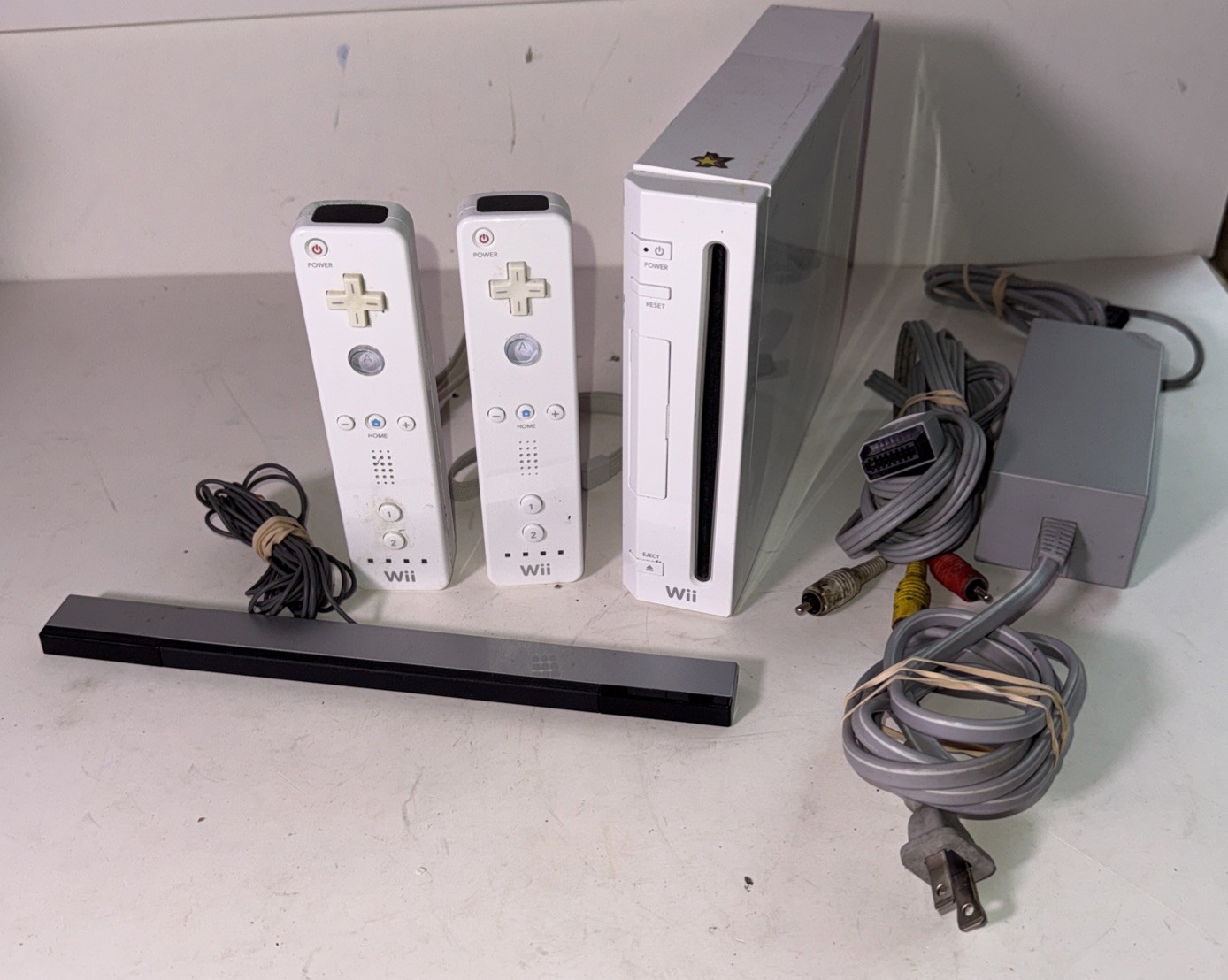 Nintendo Wii RVL-001 White Console Controllers Cords Untested
