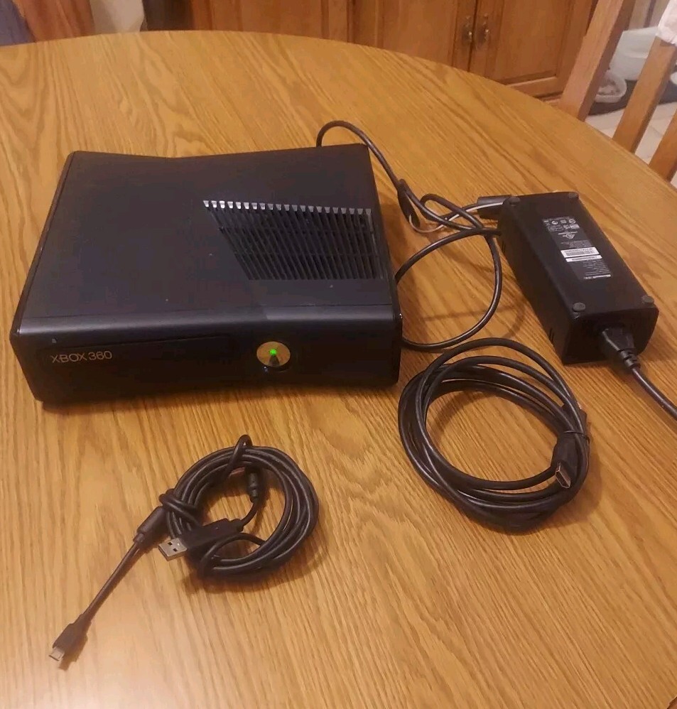 Microsoft Xbox 360 S 4GB Console Gaming System Matte Black 1439 With AC Adapter