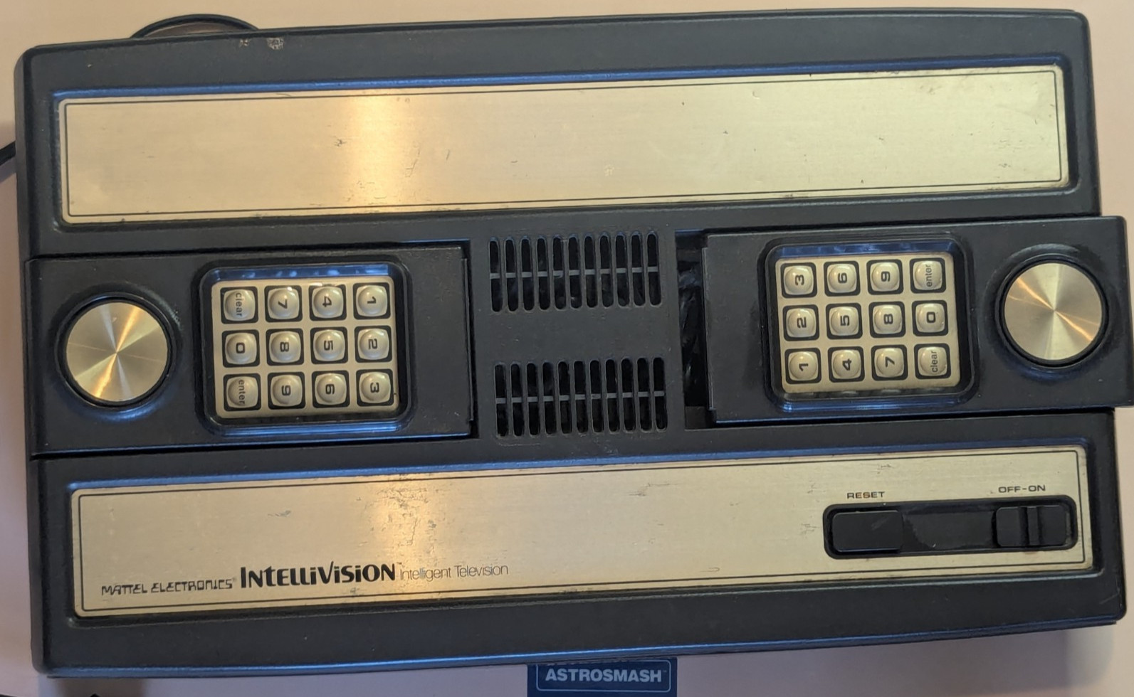 Mattel Intellivision 1979 Console Model 2609 Dual Controller Powers Up