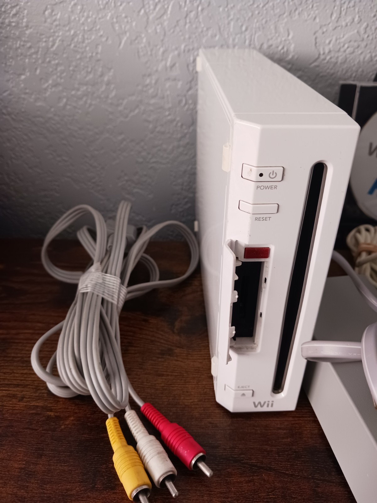 Nintendo Wii Console Bundle (RVL-001) ●Wii Sports Resort ●GameCube ●Zelda Link