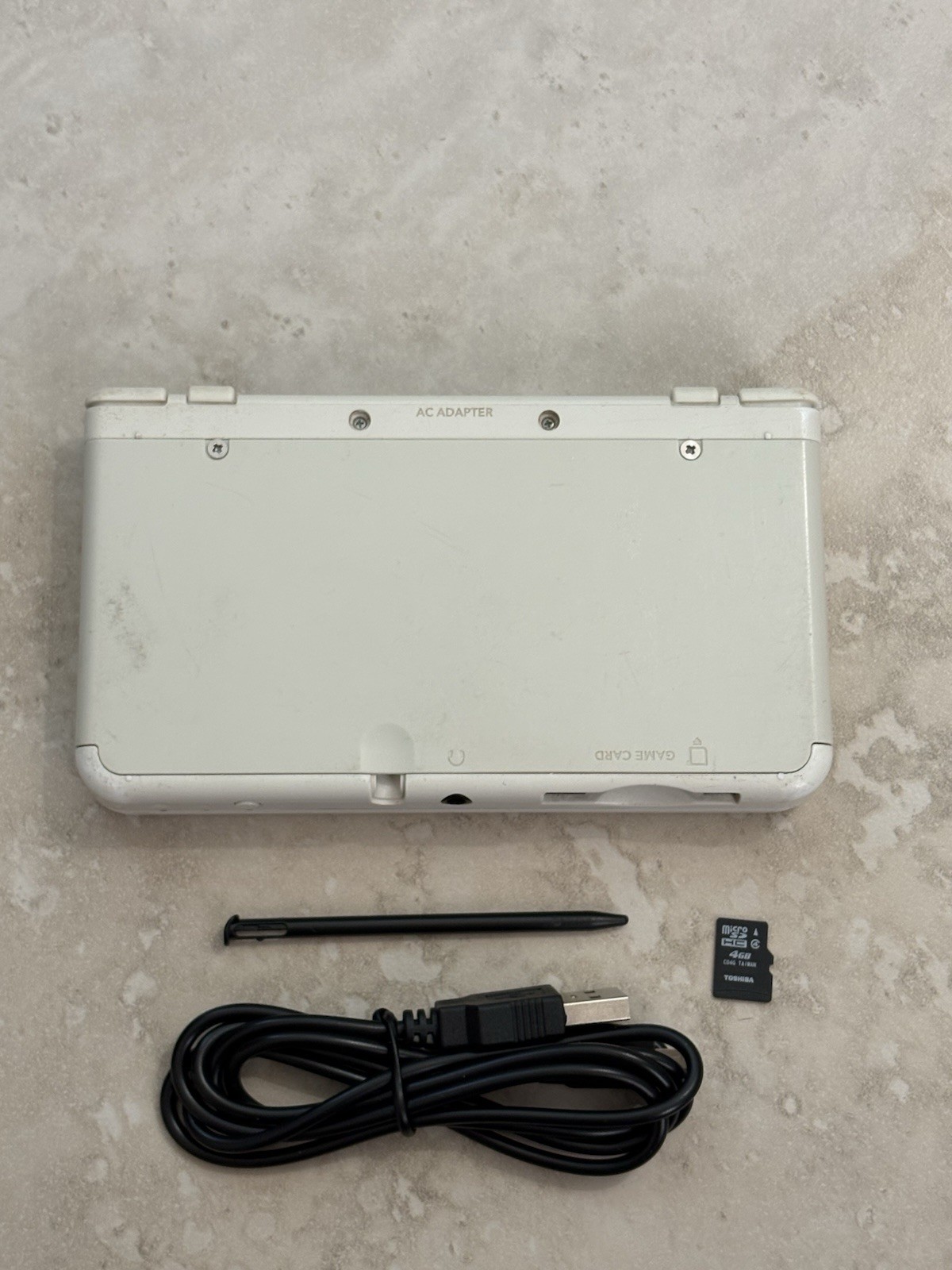 Nintendo New 3DS White Edition Handheld System Console With Charger Read Desc