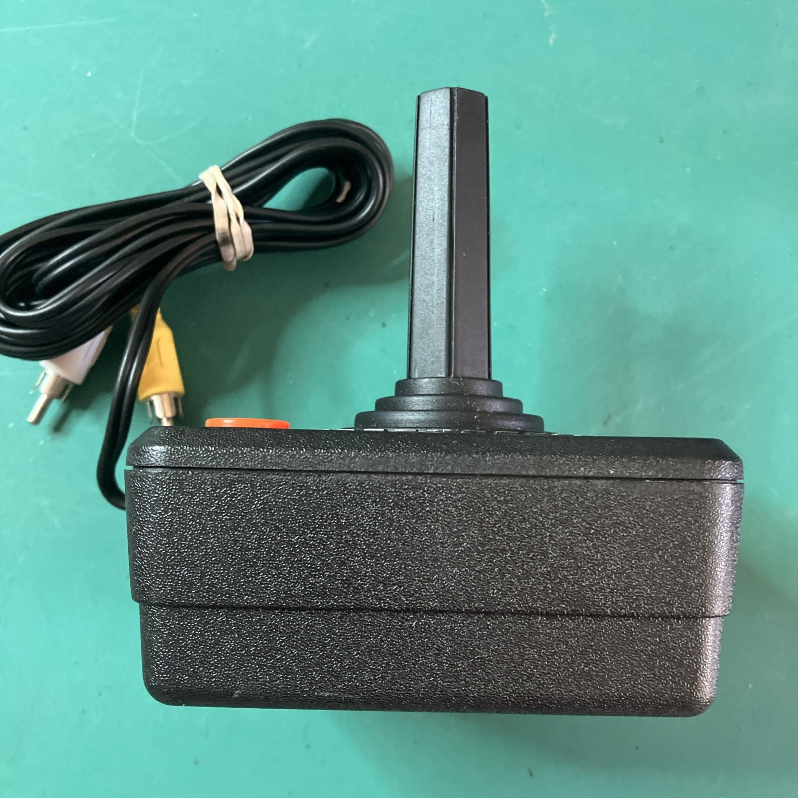 TV Games ATARI Plug and Play Gaming Console. Pong/Asteroids/Centipede. VERY GOOD