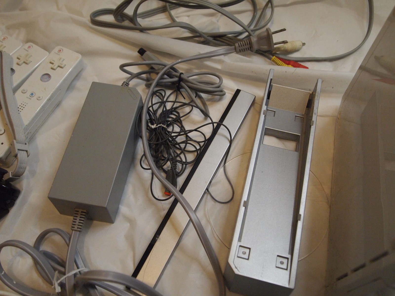 Nintendo Wii Console Bundle Lot 14 Games Wii Attachments and Controllers