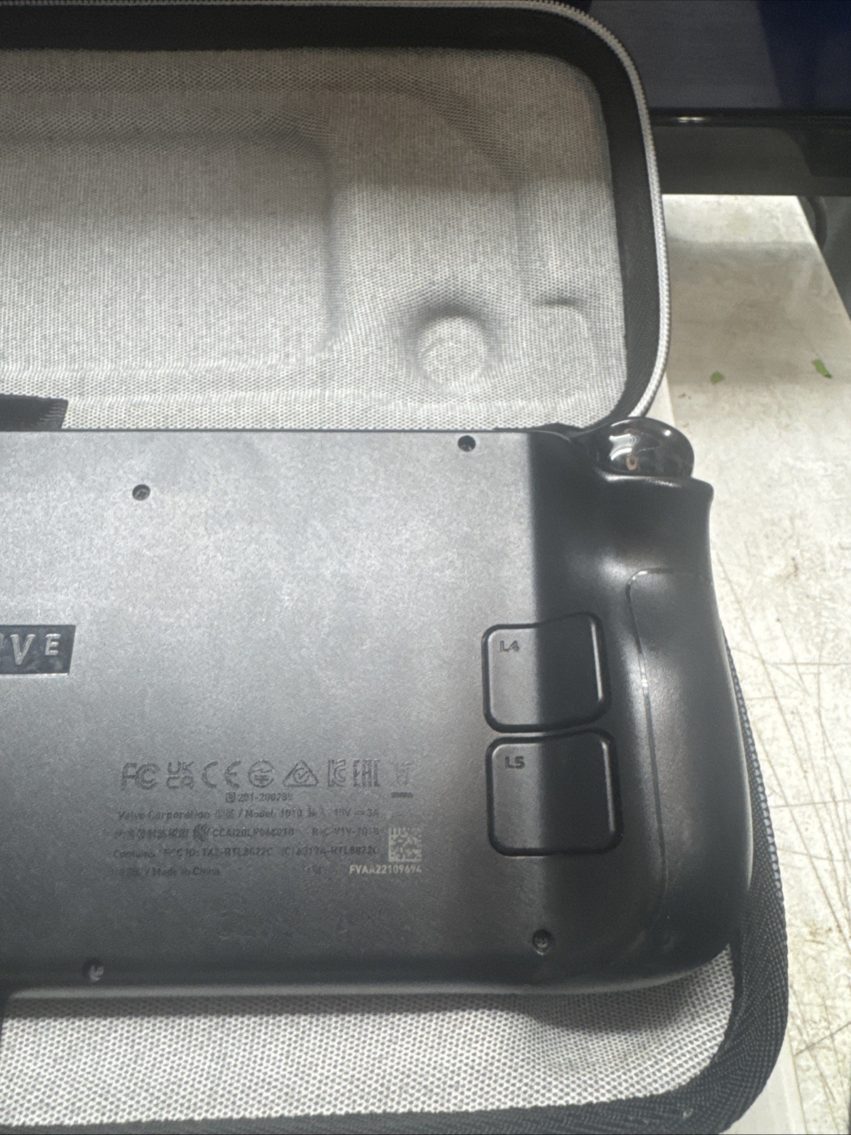Valve Steam Deck LCD 7″ 512GB Black 1010 with Anti-Glare Screen – Good Condition