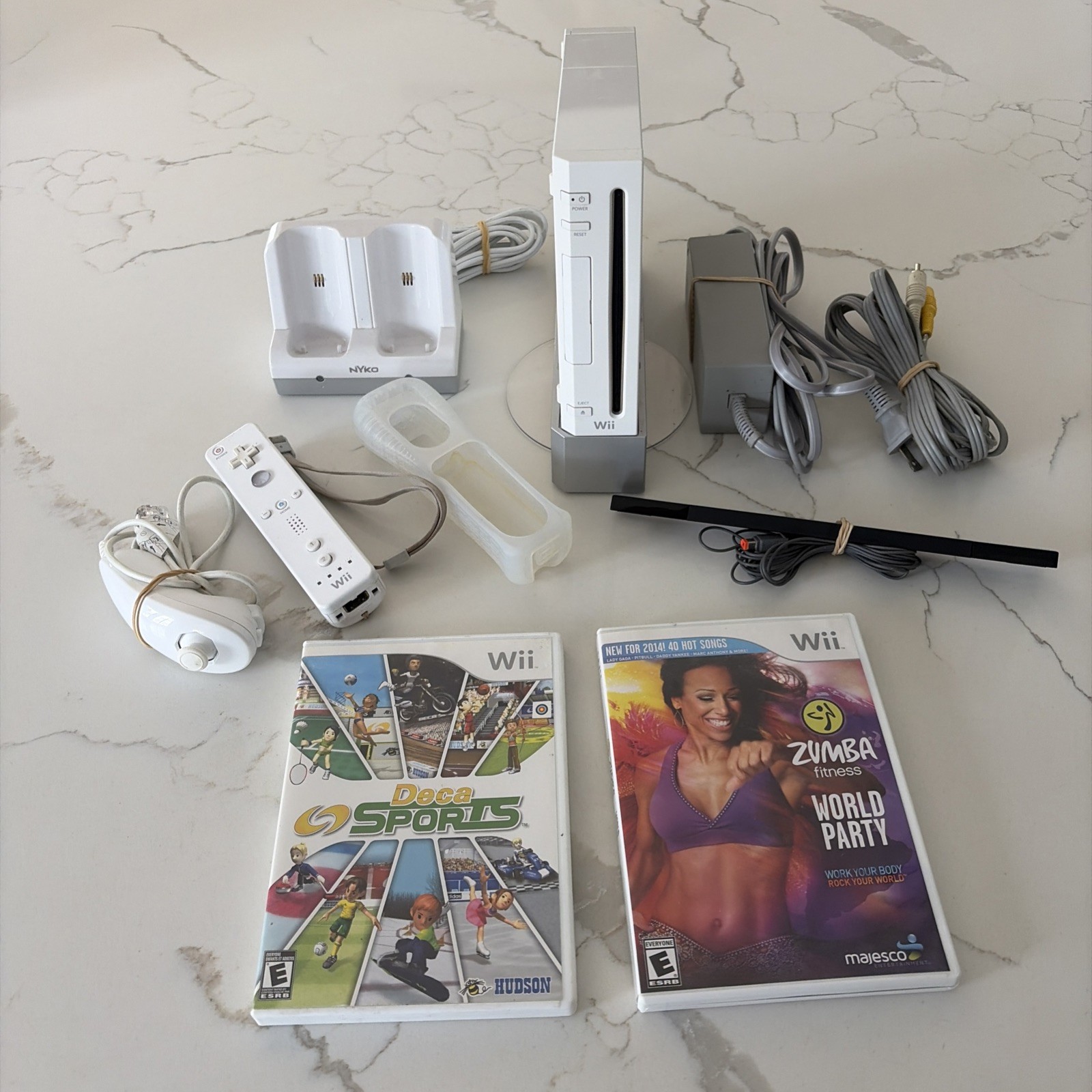 Complete Wii System RVL-001 White GameCube Compatible + Games + EXTRAS! READ!!!