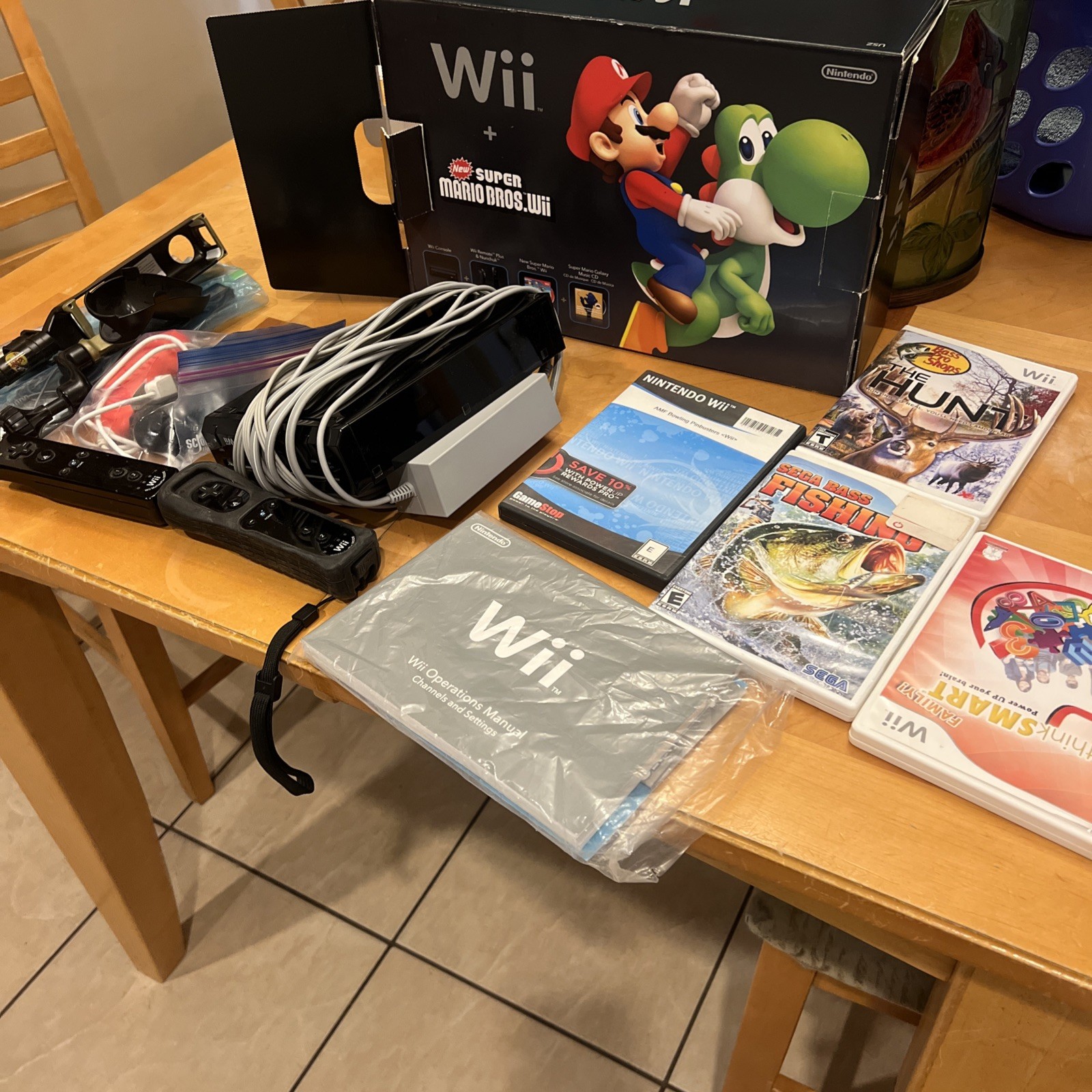Nintendo Wii New Super Mario Bros. Bundle Black Console Used 4 Games Included