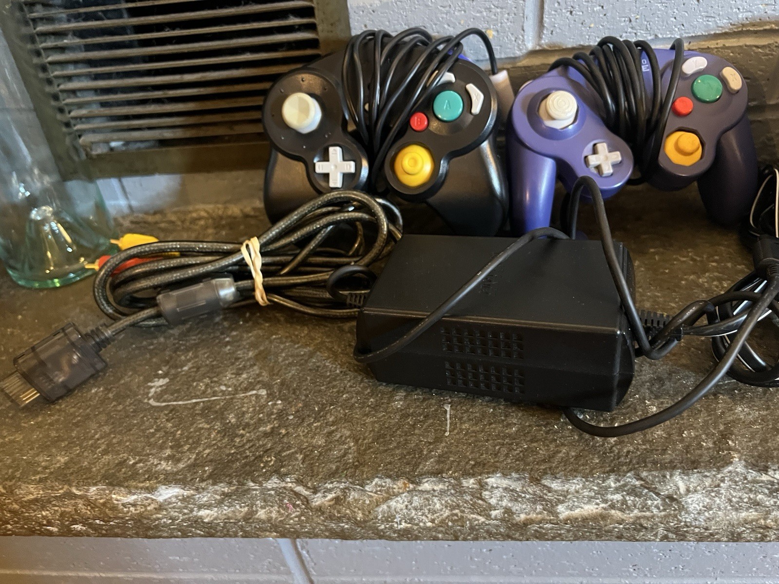 Nintendo GameCube Console Bundle – Indigo with 2 controllers Instructions