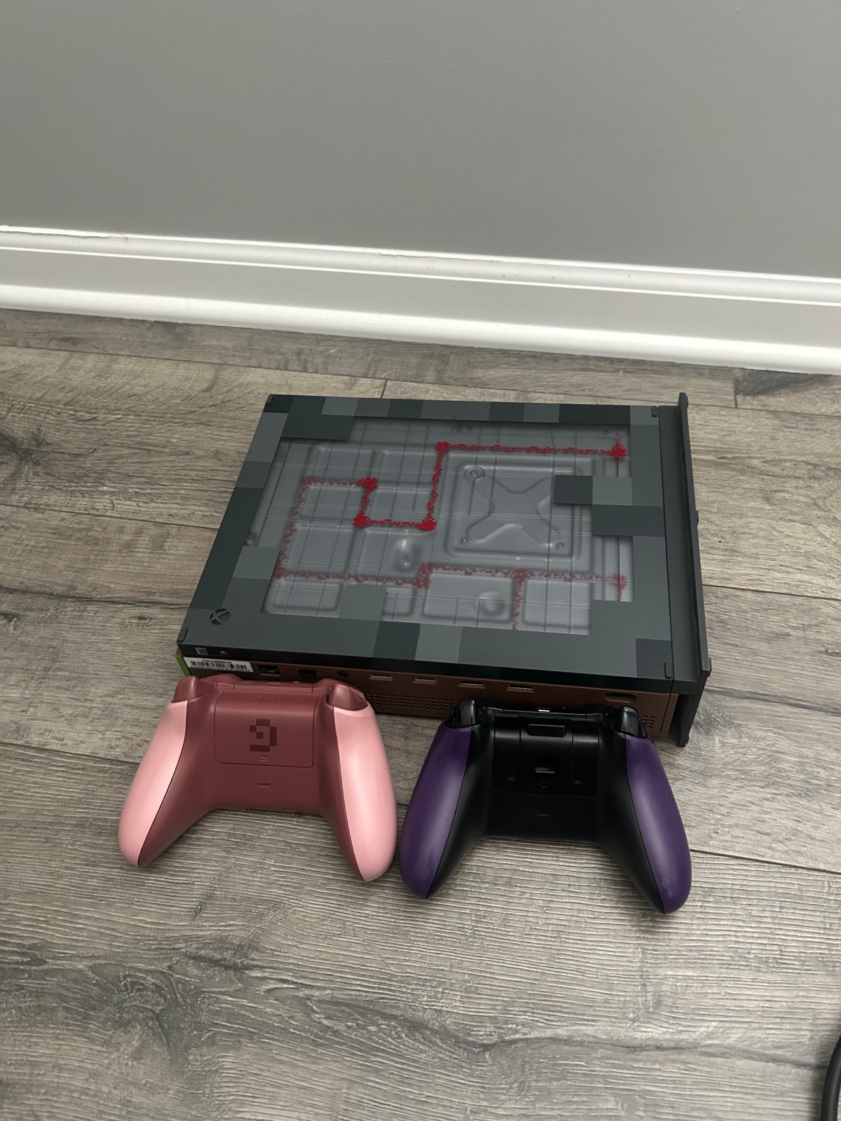 Microsoft Xbox One S Minecraft Limited Edition xbox and 2 controllers one pig