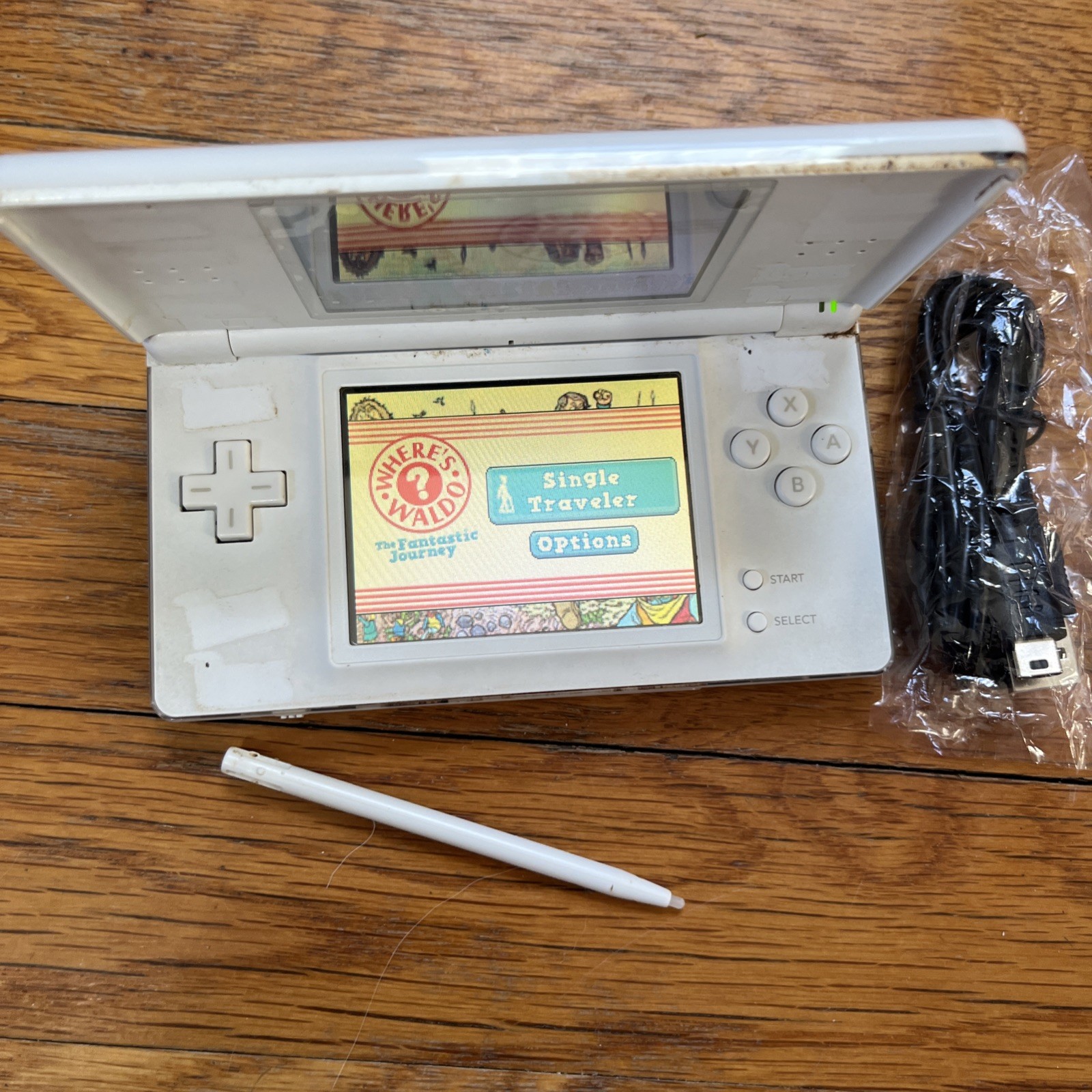 Nintendo DS Lite Handheld Console – Polar White and game charger stylus works