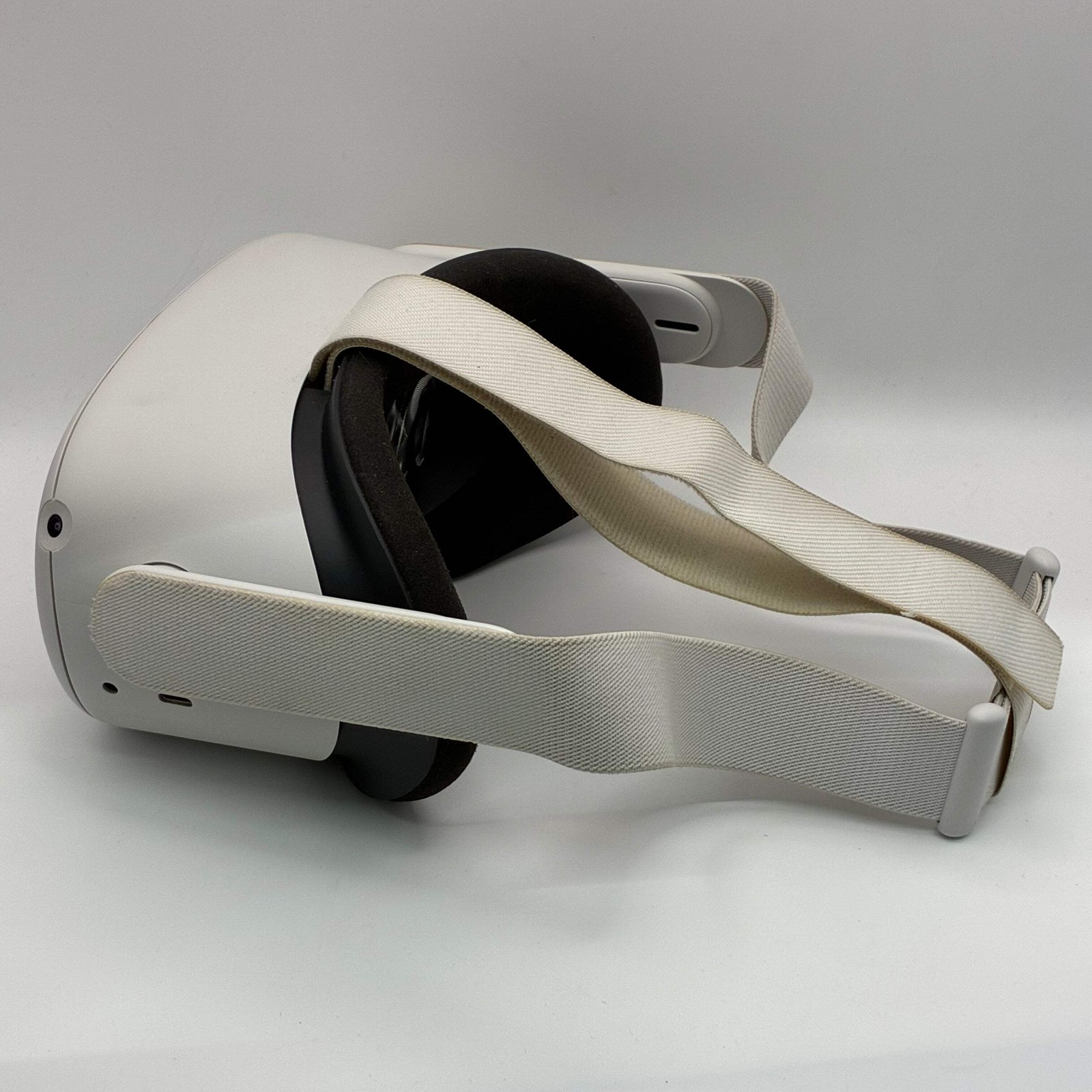 Meta Quest 2 KW49CM 128GB White VR Headset W/ Controllers – Used B