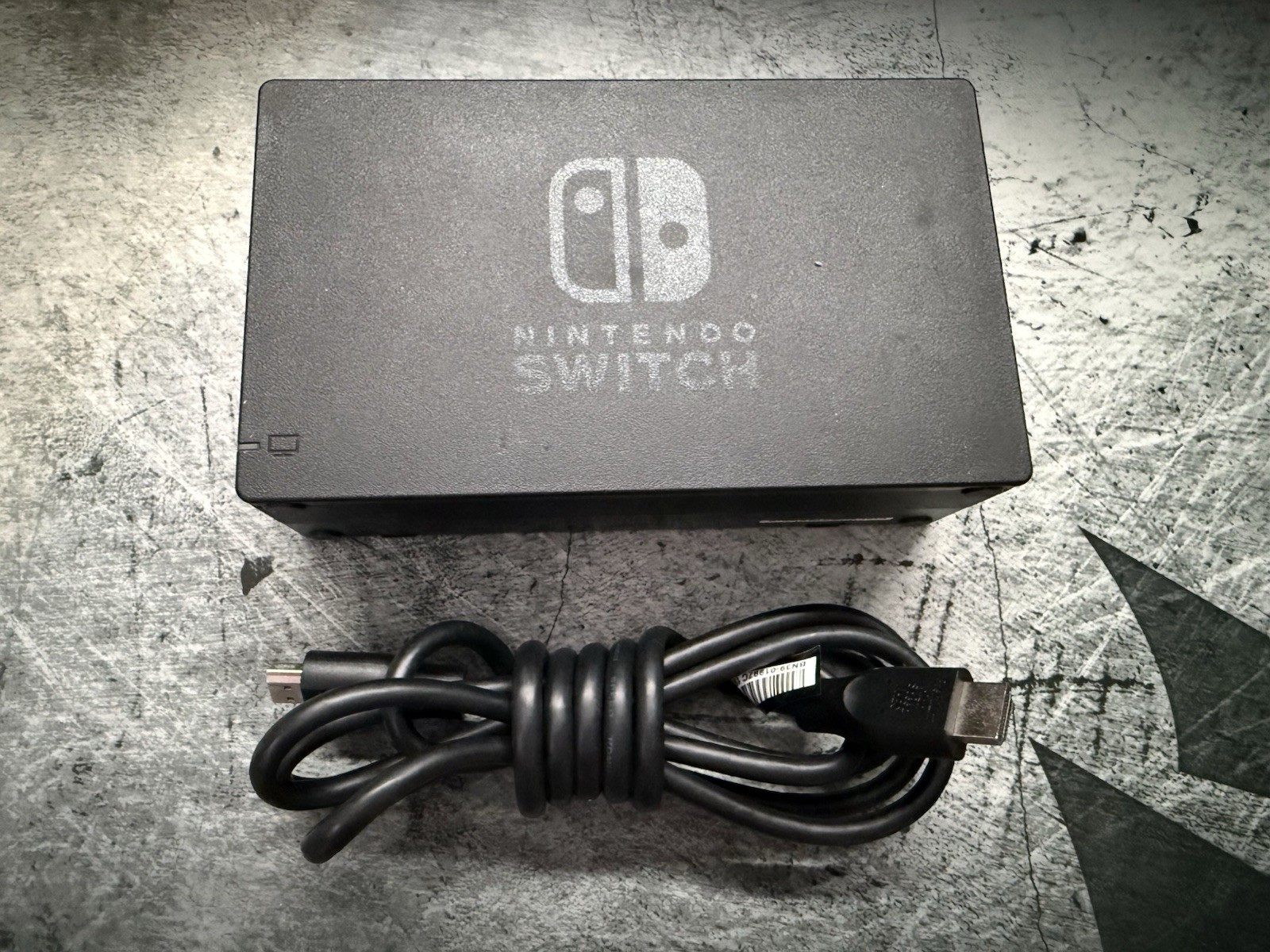 Nintendo Switch HAC-001 32gb Purple/Blue Joy Con Charger & Dock Bundle