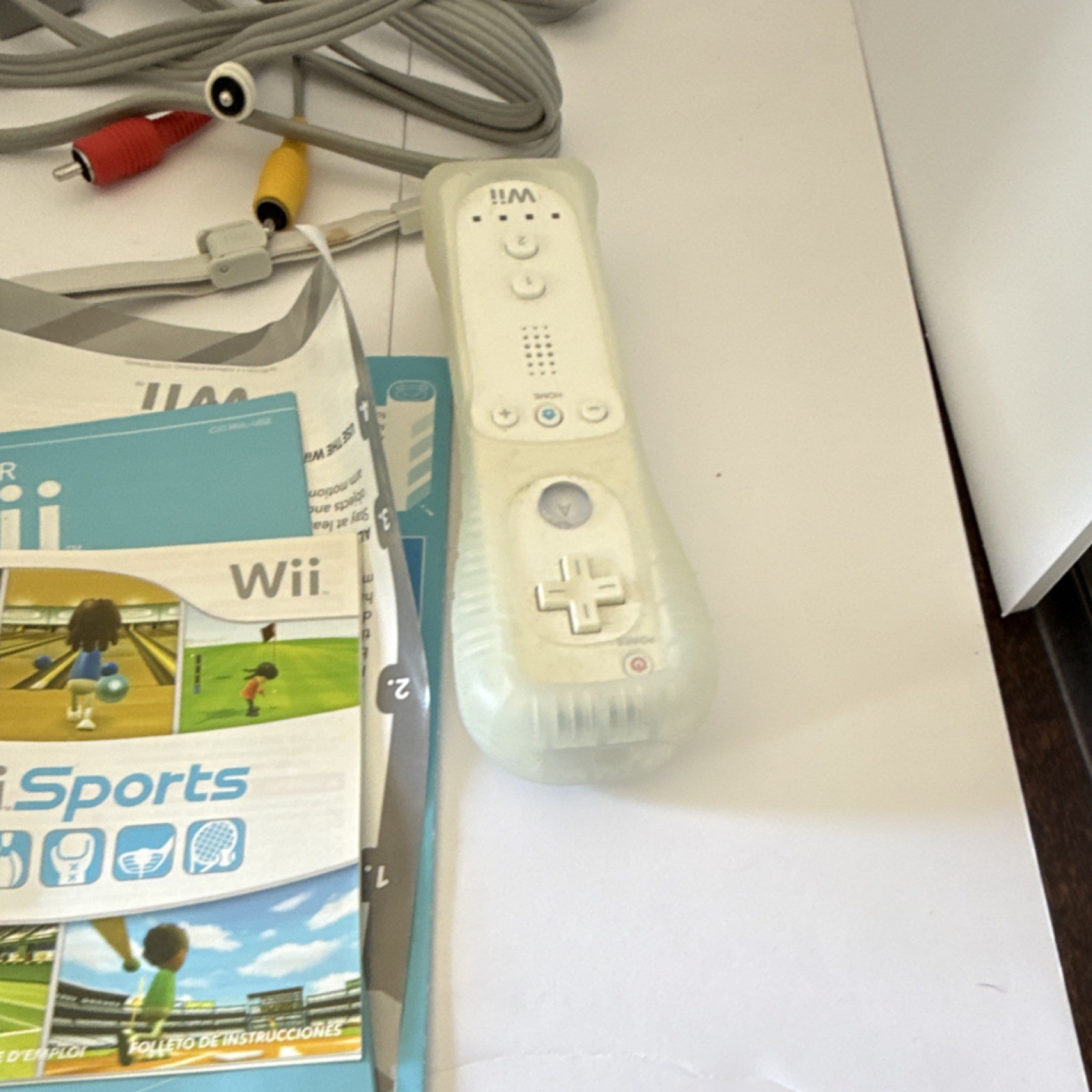 Nintendo Wii RVL-001 White Console Bundle w/ Wii Sports, Wii Fit, 2 Remotes