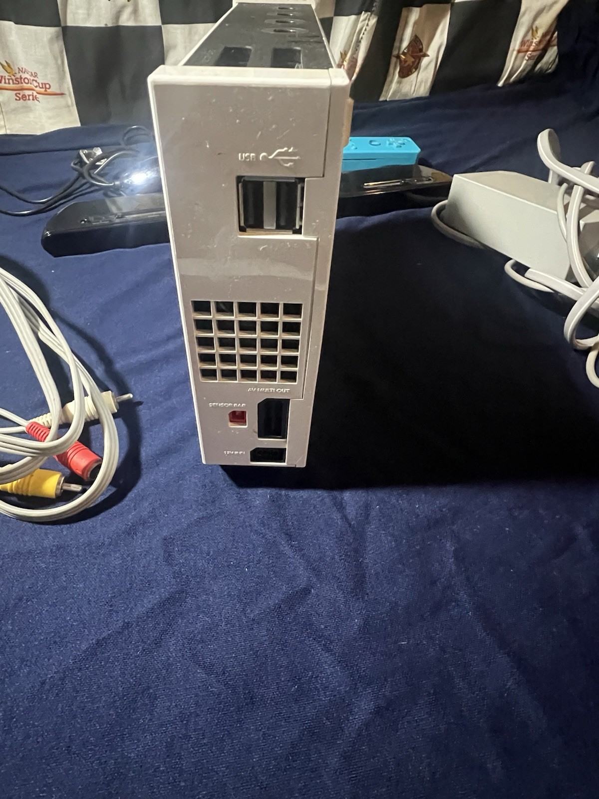 Nintendo Wii Console bundle + Blue Remote Controller & NunChuck ( Tested)++Game