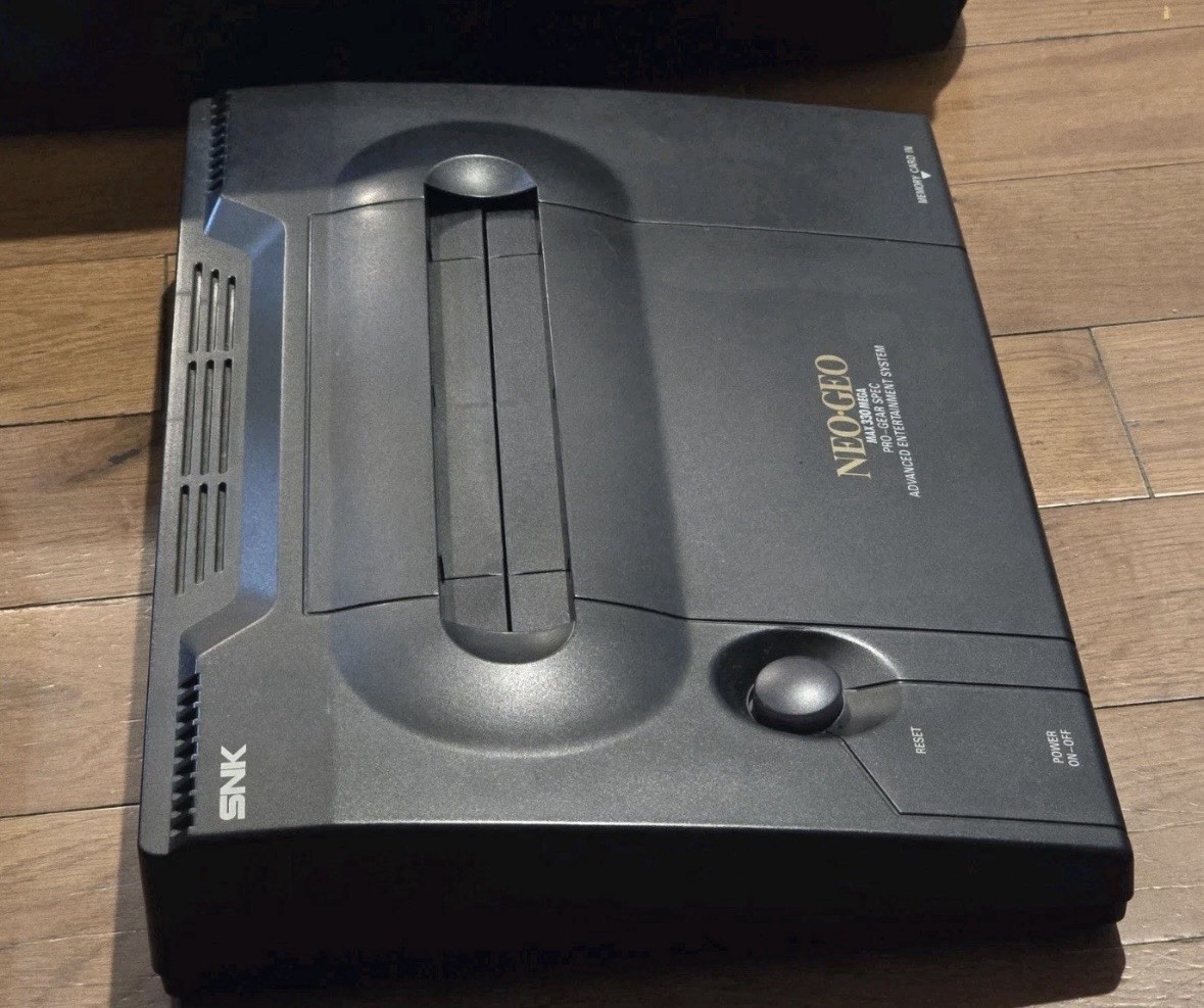 Neo Geo AES Gold System; 2 Controllers, and Cables