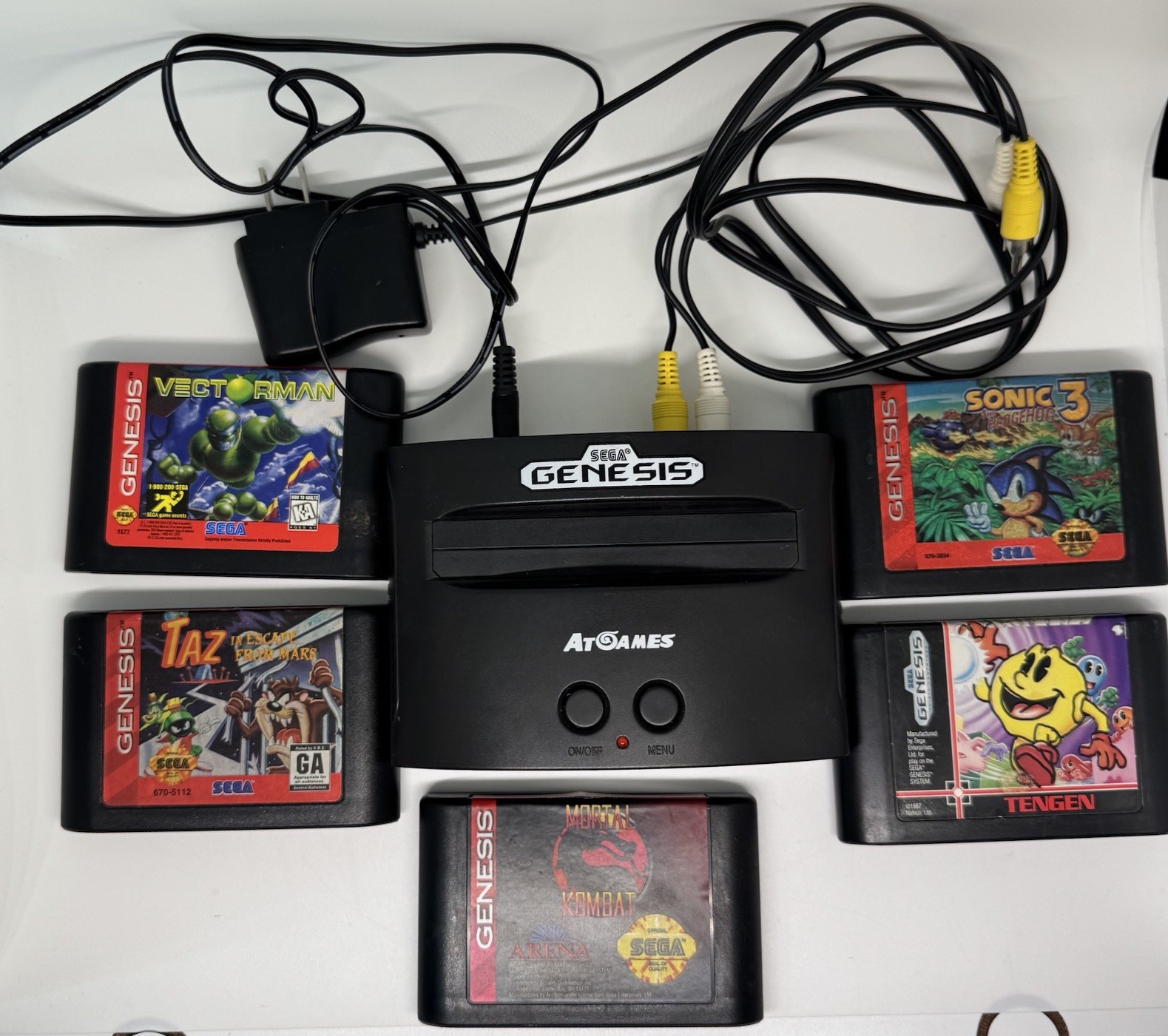 Sega Genesis Classic Console / 5 classic 80’s-90’s Genesis games