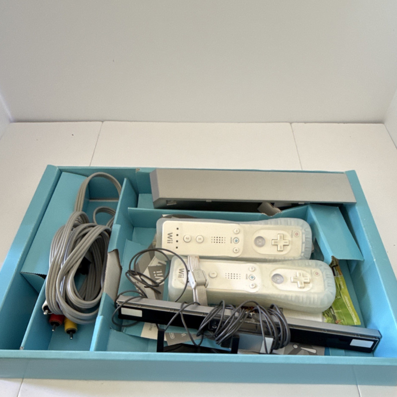 Nintendo Wii RVL-001 White Console Bundle w/ Wii Sports, Wii Fit, 2 Remotes