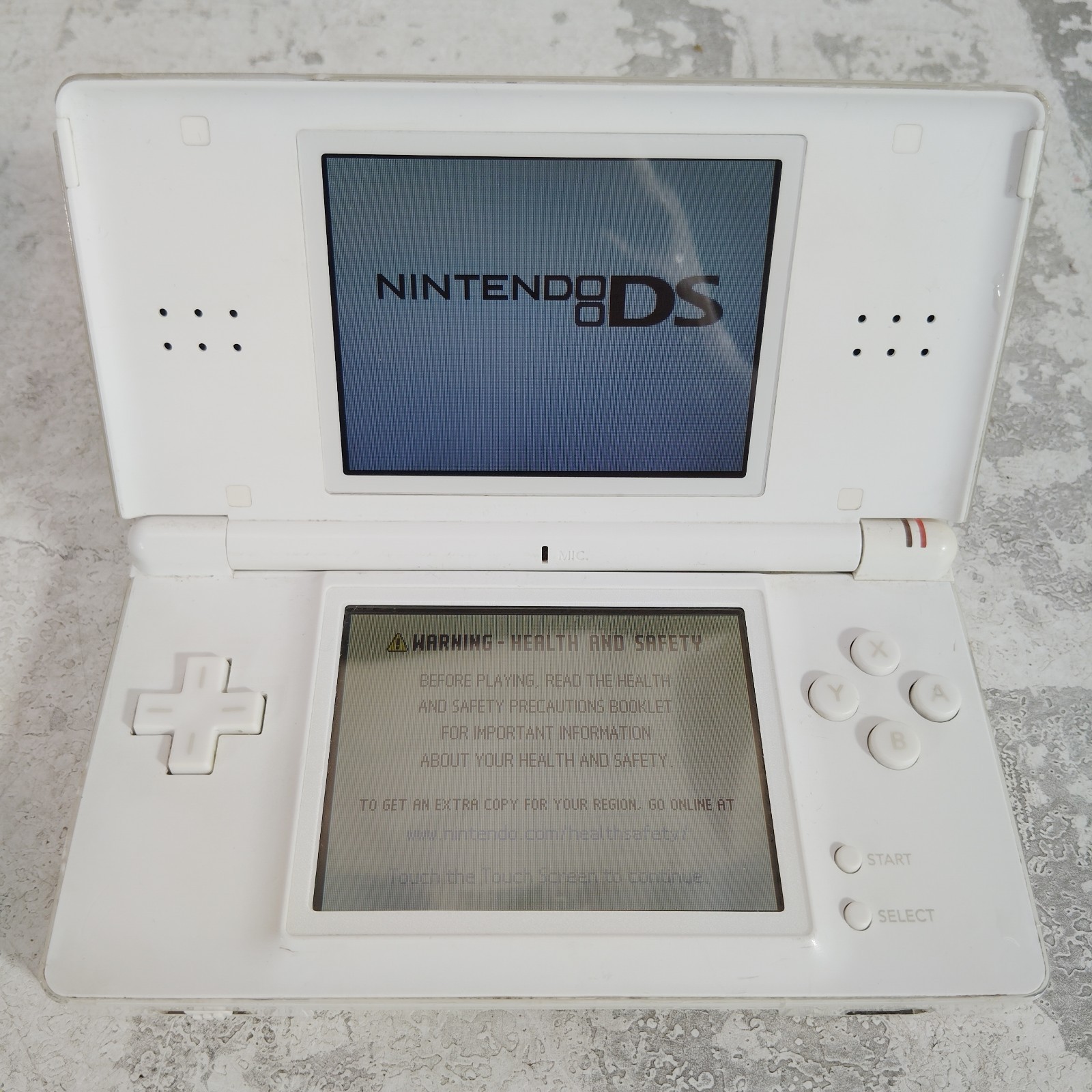 Nintendo DS Lite Bundle 2 Games Charger Stylus Mega Man White Scooby Doo