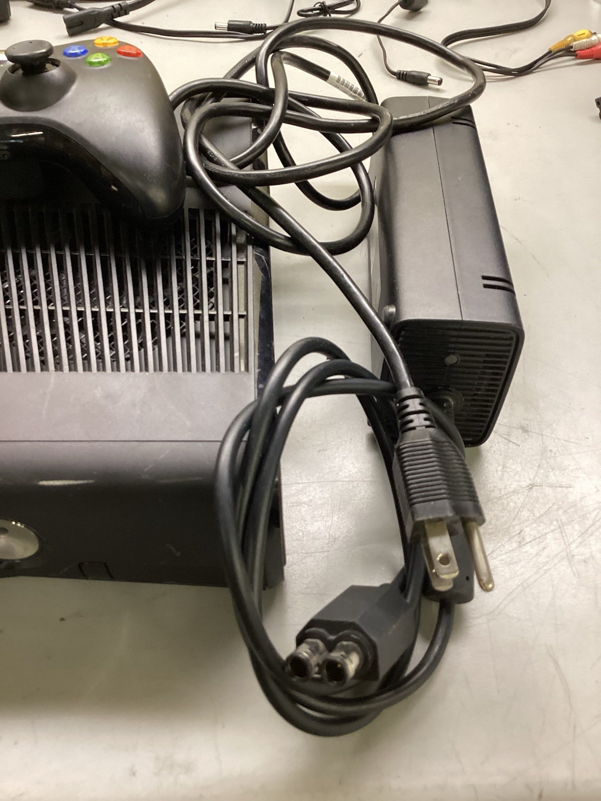 Microsoft Xbox 360 S Console System – Model 1439 (Manufactured 2010)