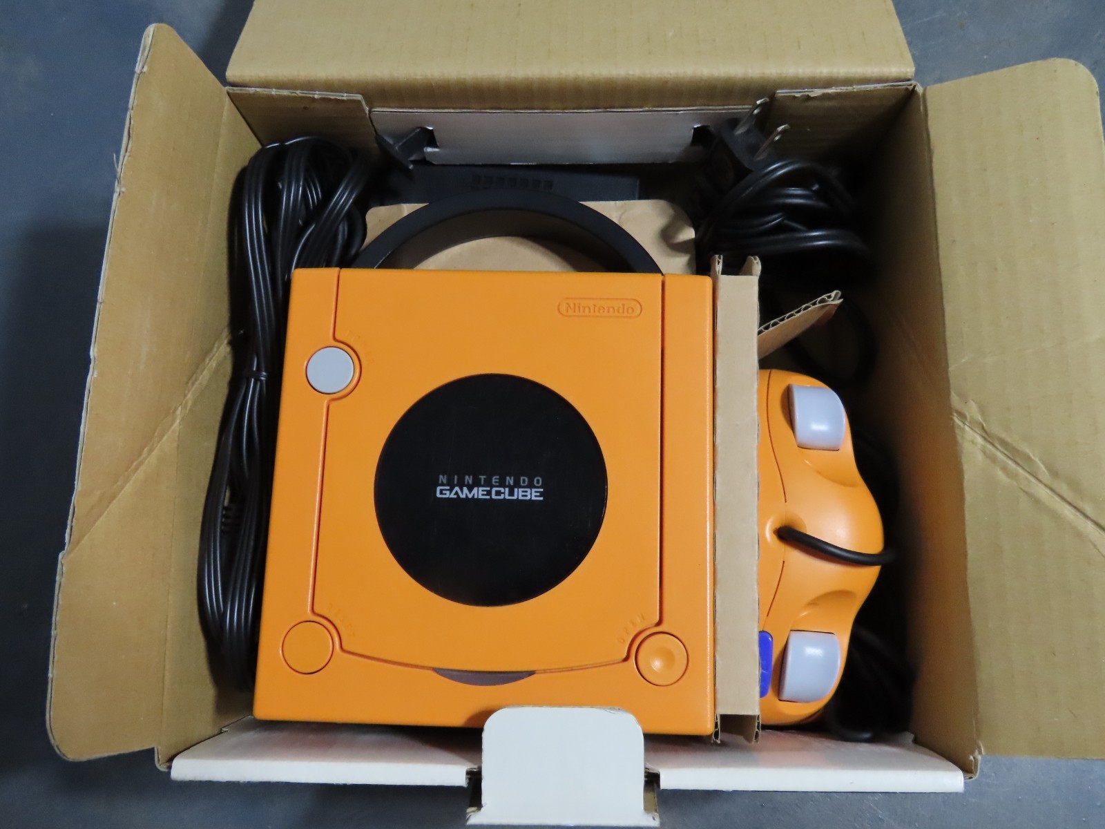 Nintendo GameCube Console CIB Orange Spice RECAPPED, NEAR MINT SHELL, USA REGION