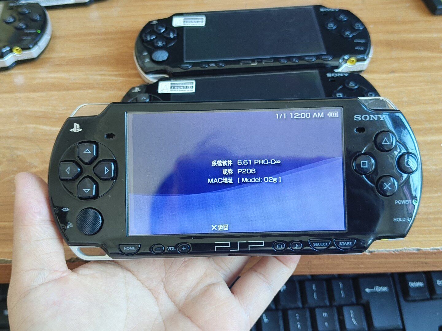 psp2000, black machine, 128g full game.