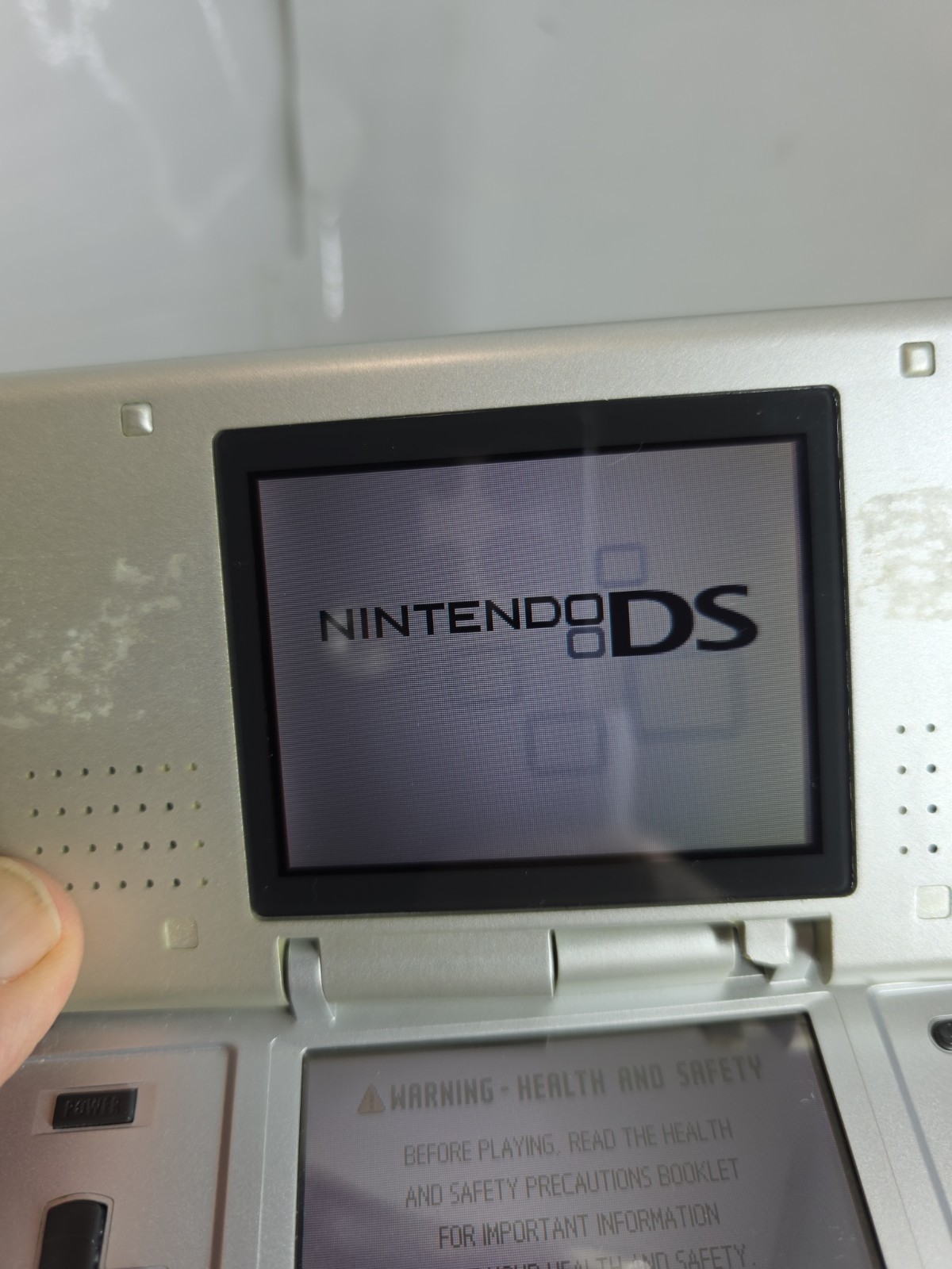 Nintendo DS OG FAT Console – tested and working with charger / broken hinge