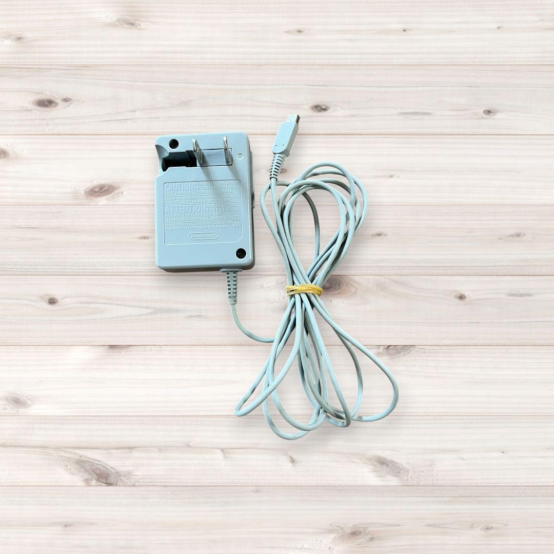Nintendo 3DS console (Light Blue/Aqua Blue) with charger and stylus included.
