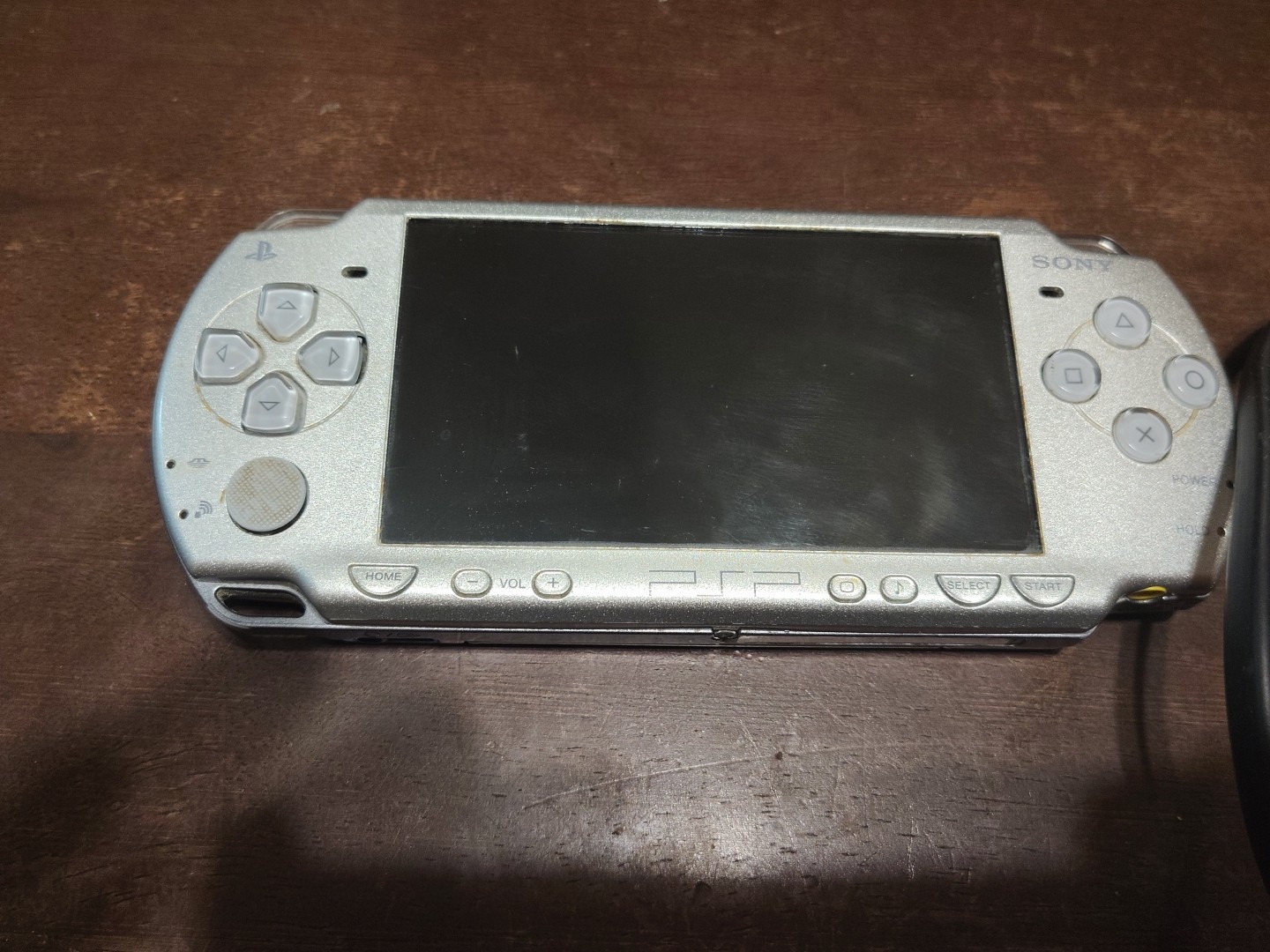 PSP 2001 Silver + 4 Games, 1Gb Memory Stick, Case And Charger