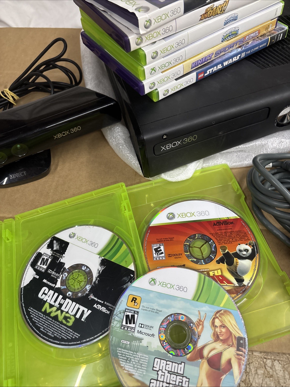 Microsoft Xbox 360 Game Lot Bundle 250GB Black Console 4 Controller Kinect