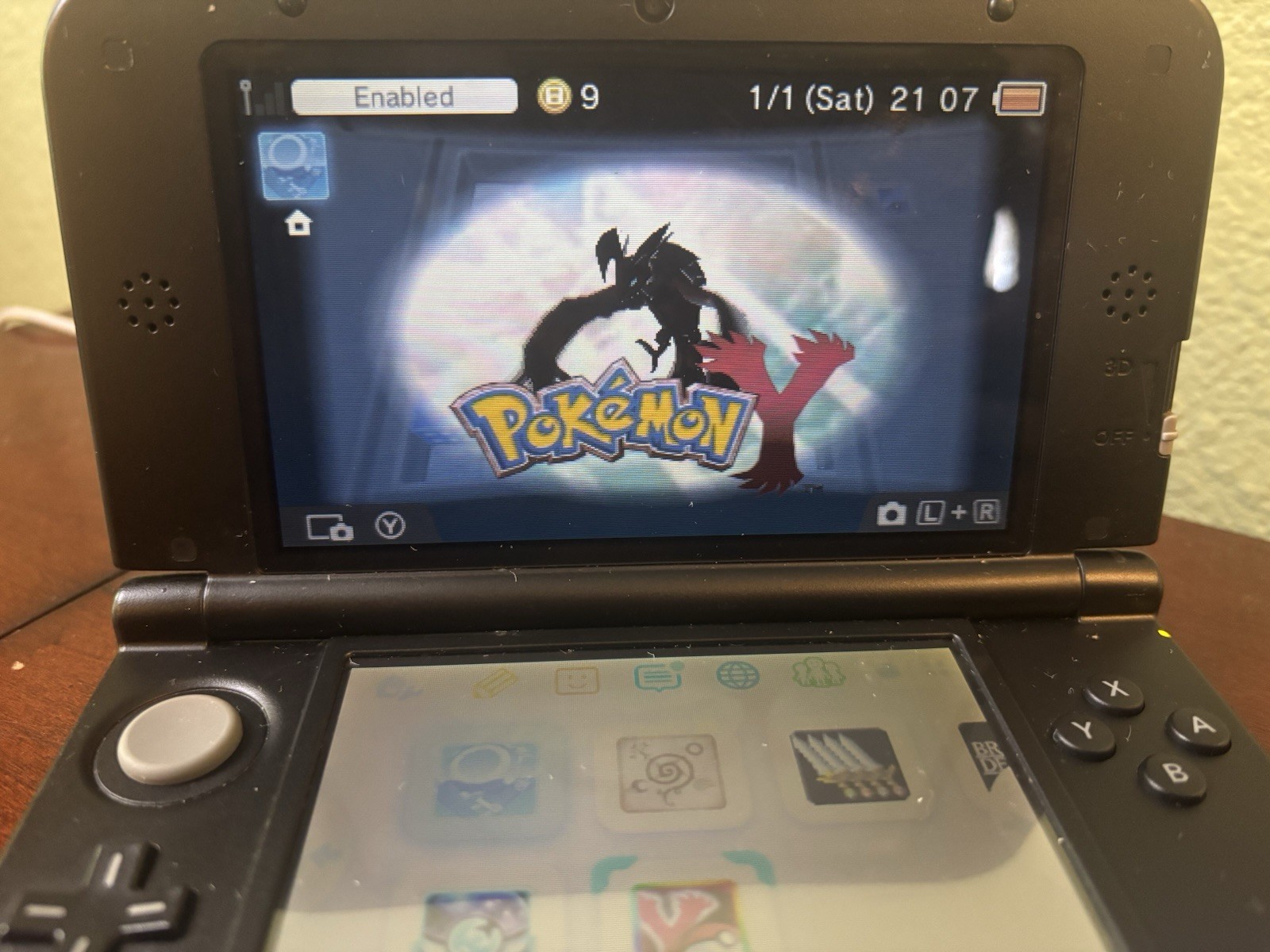 Nintendo 3DS XL Portable Gaming Console 7 Games 16GB SD