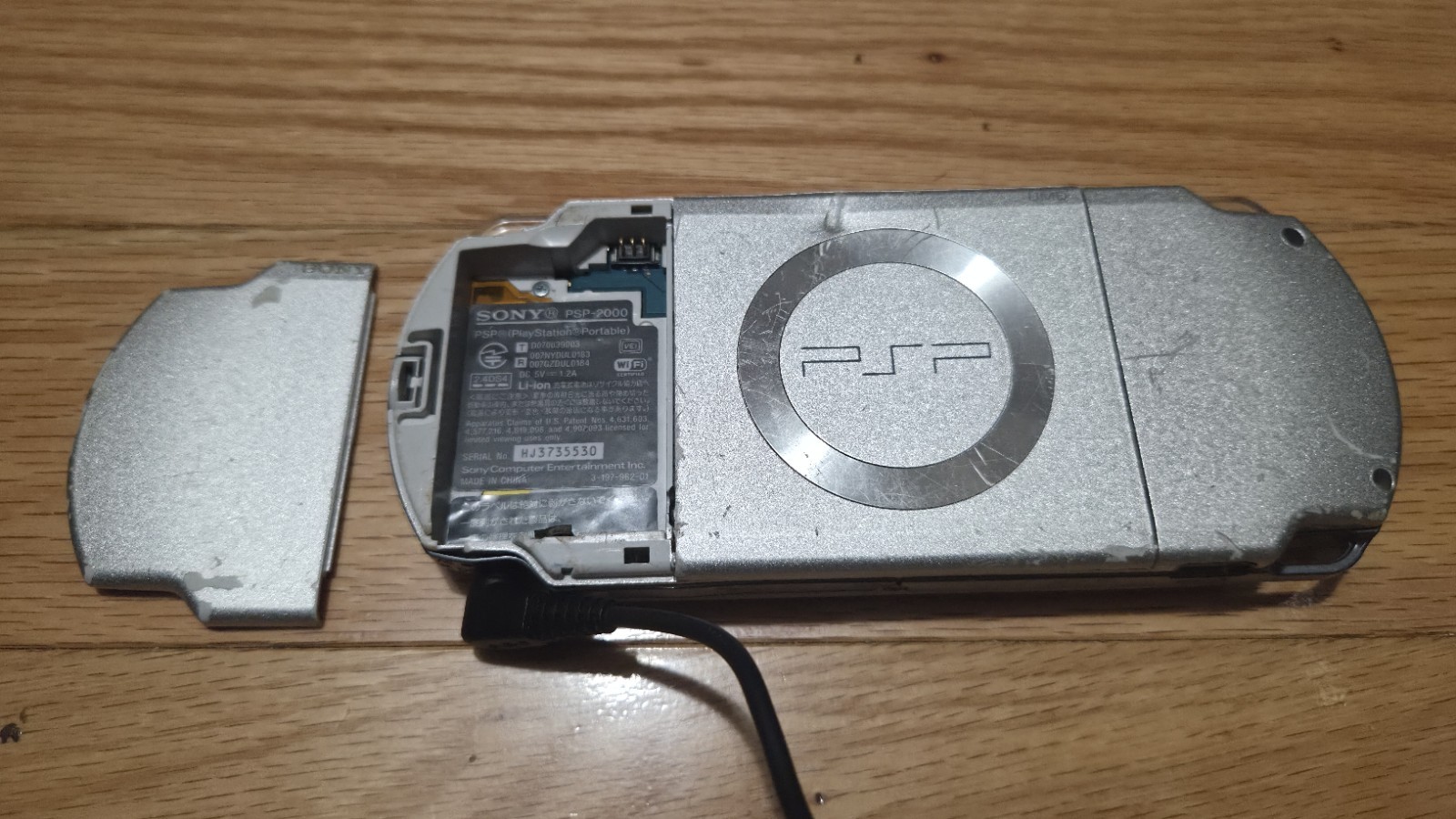 Sony PSP-2000 Handheld Console in Silver Cracked LCD *No Battery*