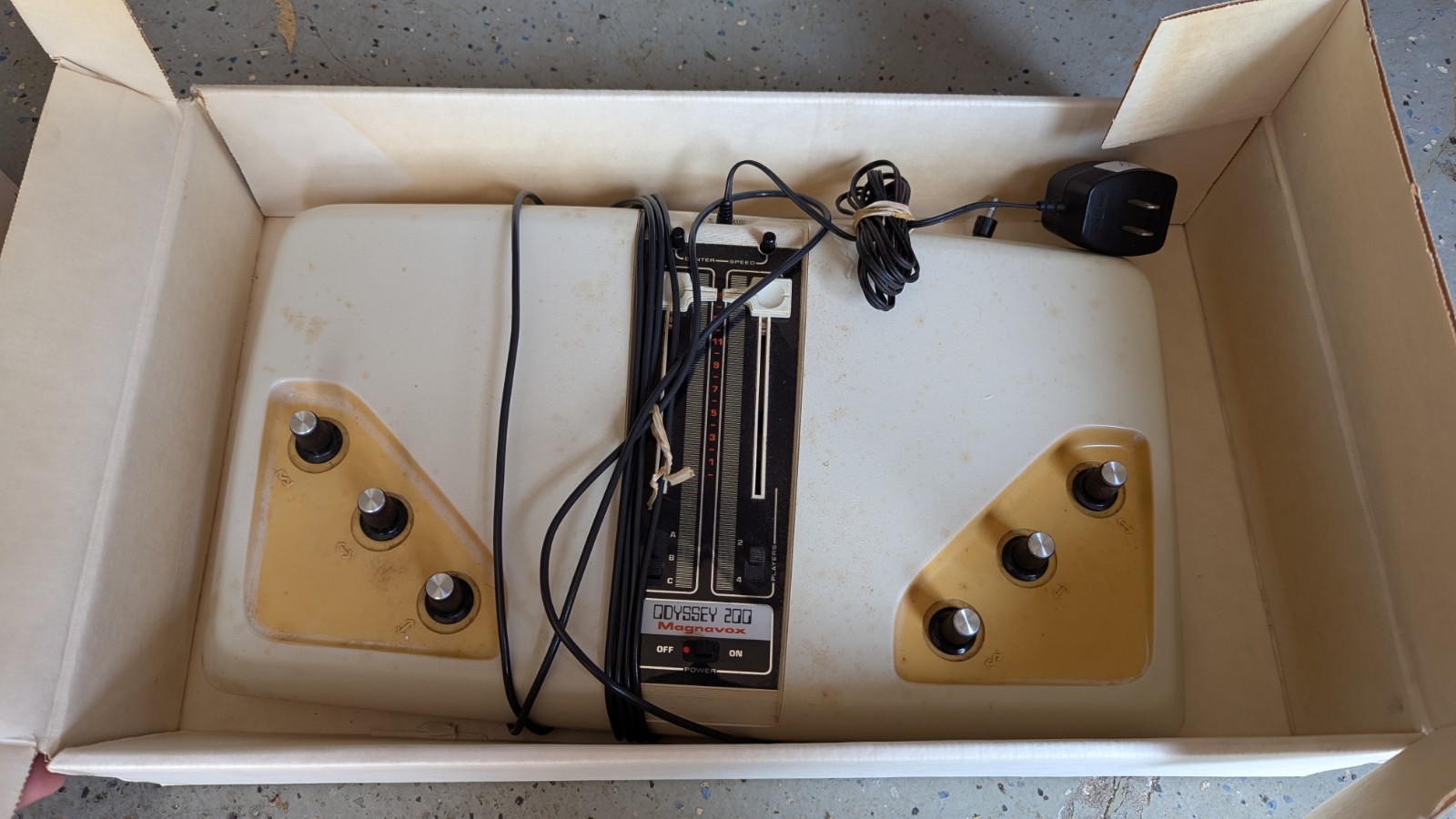 Magnavox Odyssey 200: 3 Games in 1 Retro Console – UNTESTED with Box 1975
