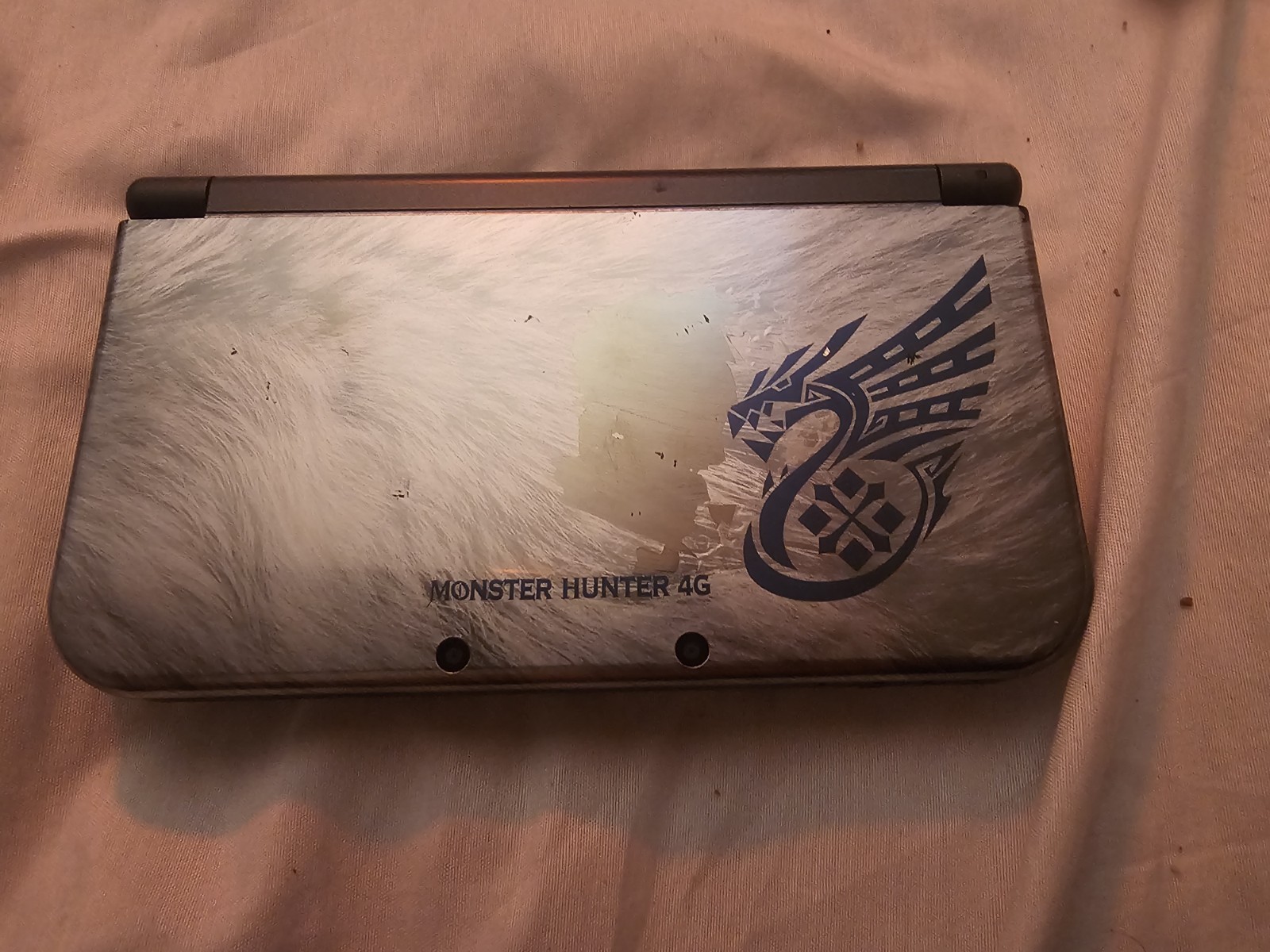 (READ DES) Monster Hunter 4G-themed New 3DS XL LL, Region-unlocked & 64gb SdCard