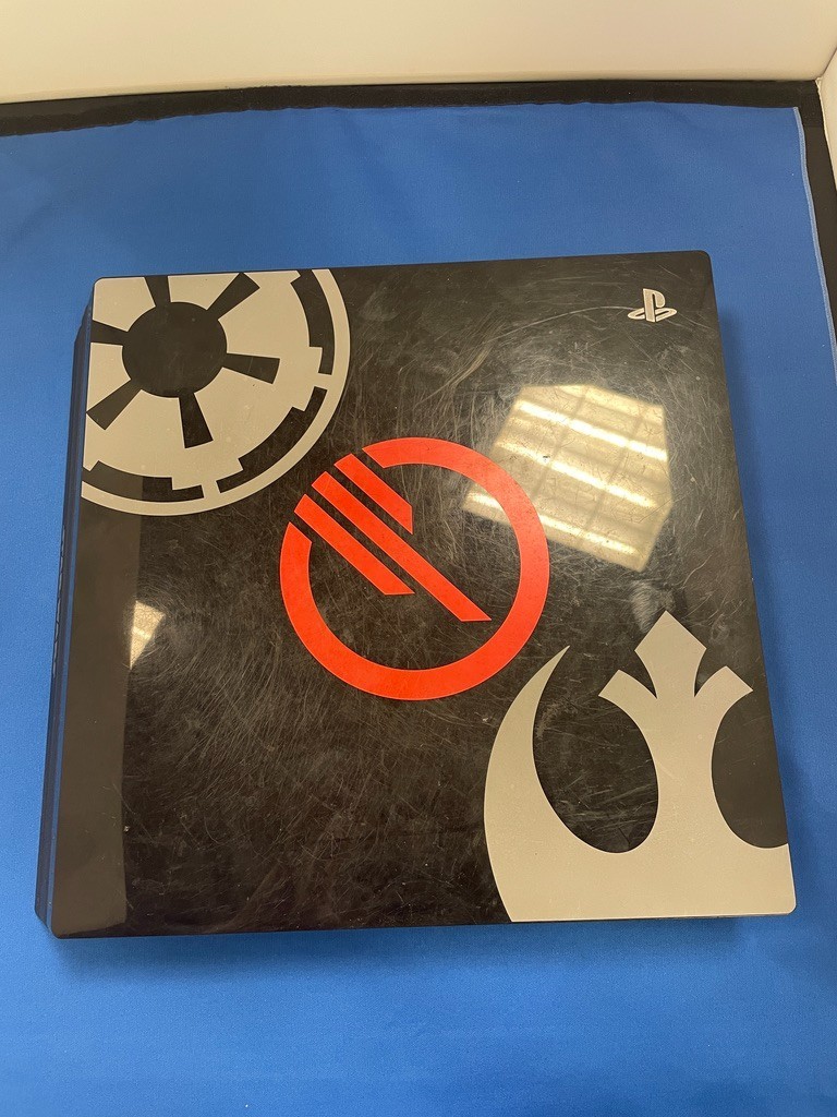 PlayStation 4 Pro 1TB Star Wars Battlefront II Limited Edition CUH-7115B