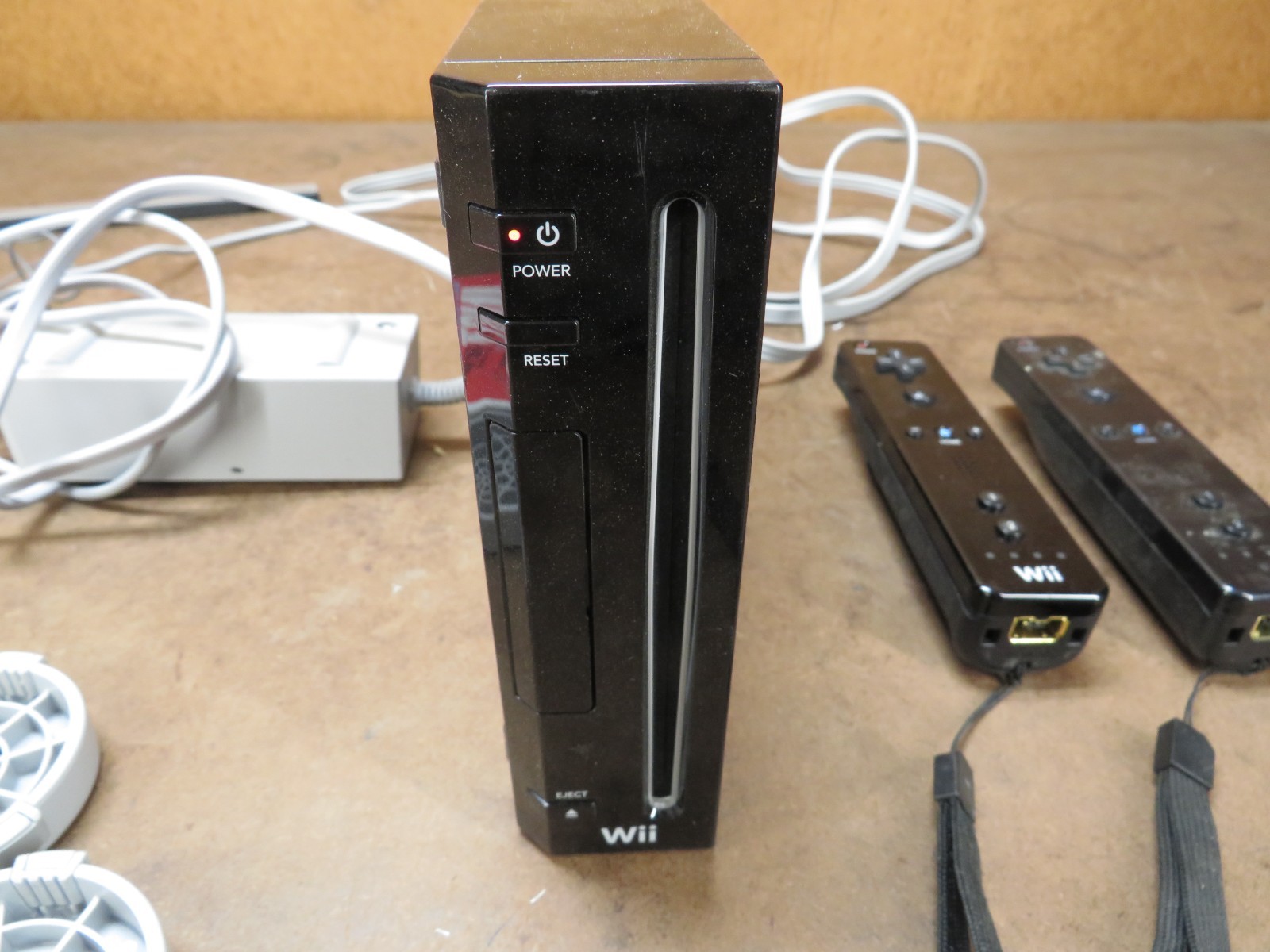 Nintendo Wii U WUP-101(02) 32GB Black Console w/ Power Cord Game Remote Tested