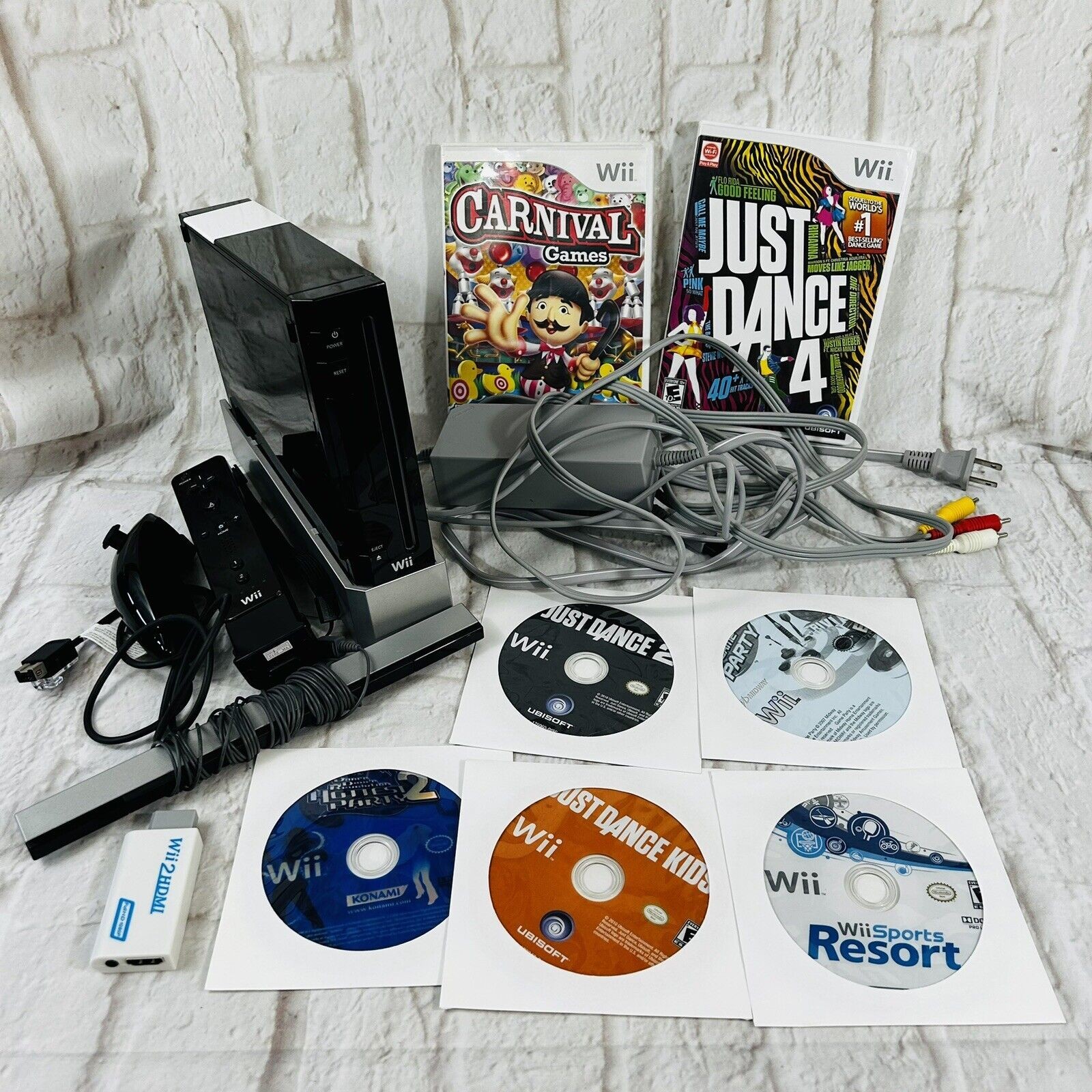 Nintendo Wii RVL-001 USA Black Console Bundle GameCube Compatible w Games VG
