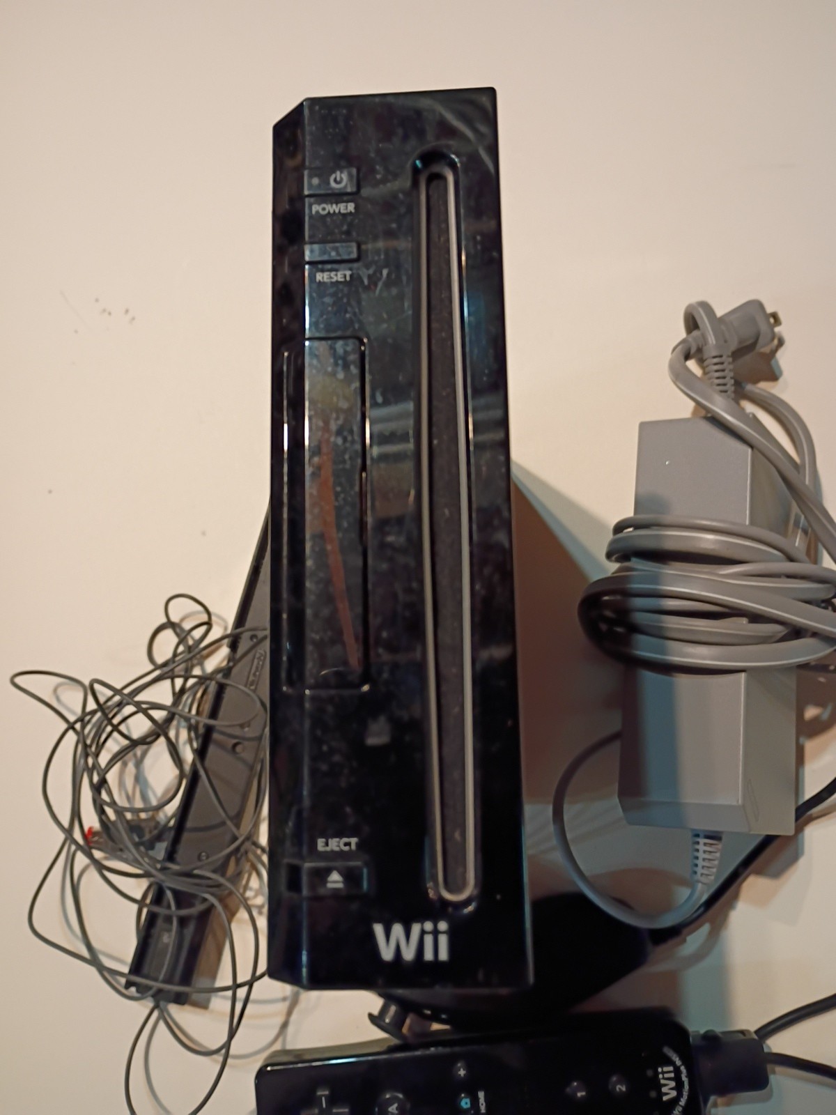 Nintendo Wii U 32GB Console with Sensor Bar Charger, Controller System Works.