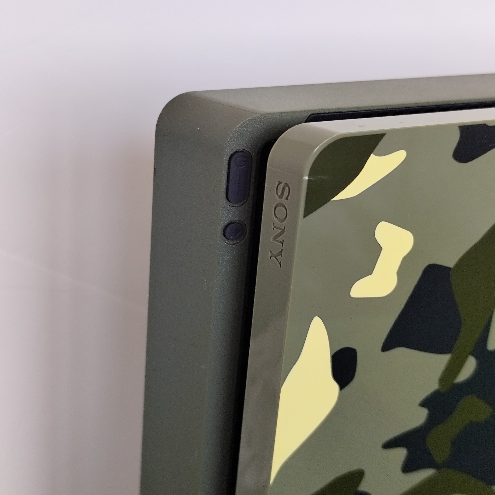 PlayStation 4 Limited Edition WWII 2 – Low FW 12.52 – Slim 1TB – Camouflage