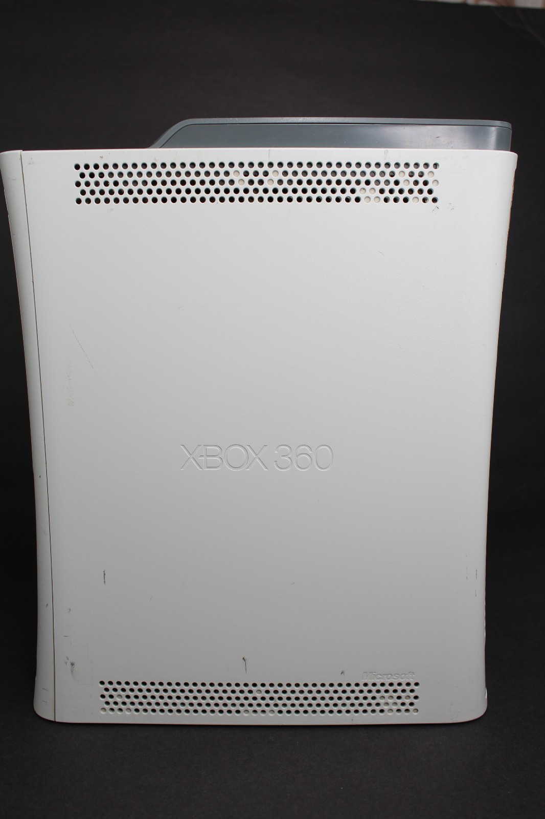 Microsoft Xbox 360 White Console NOT WORKING FOR PARTS ONLY Plays Games No Cords