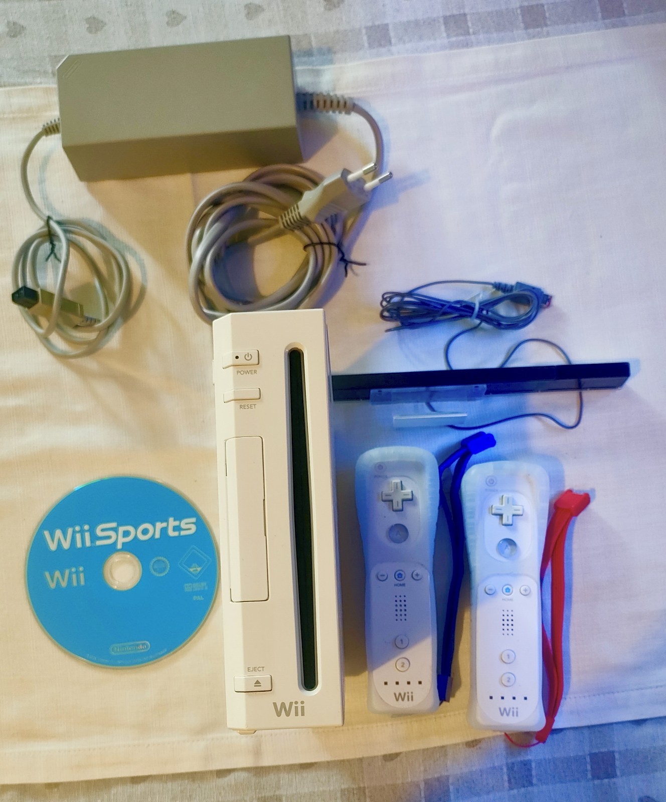 Nintendo Wii + Wii Sports + HDMI + 2 Controller